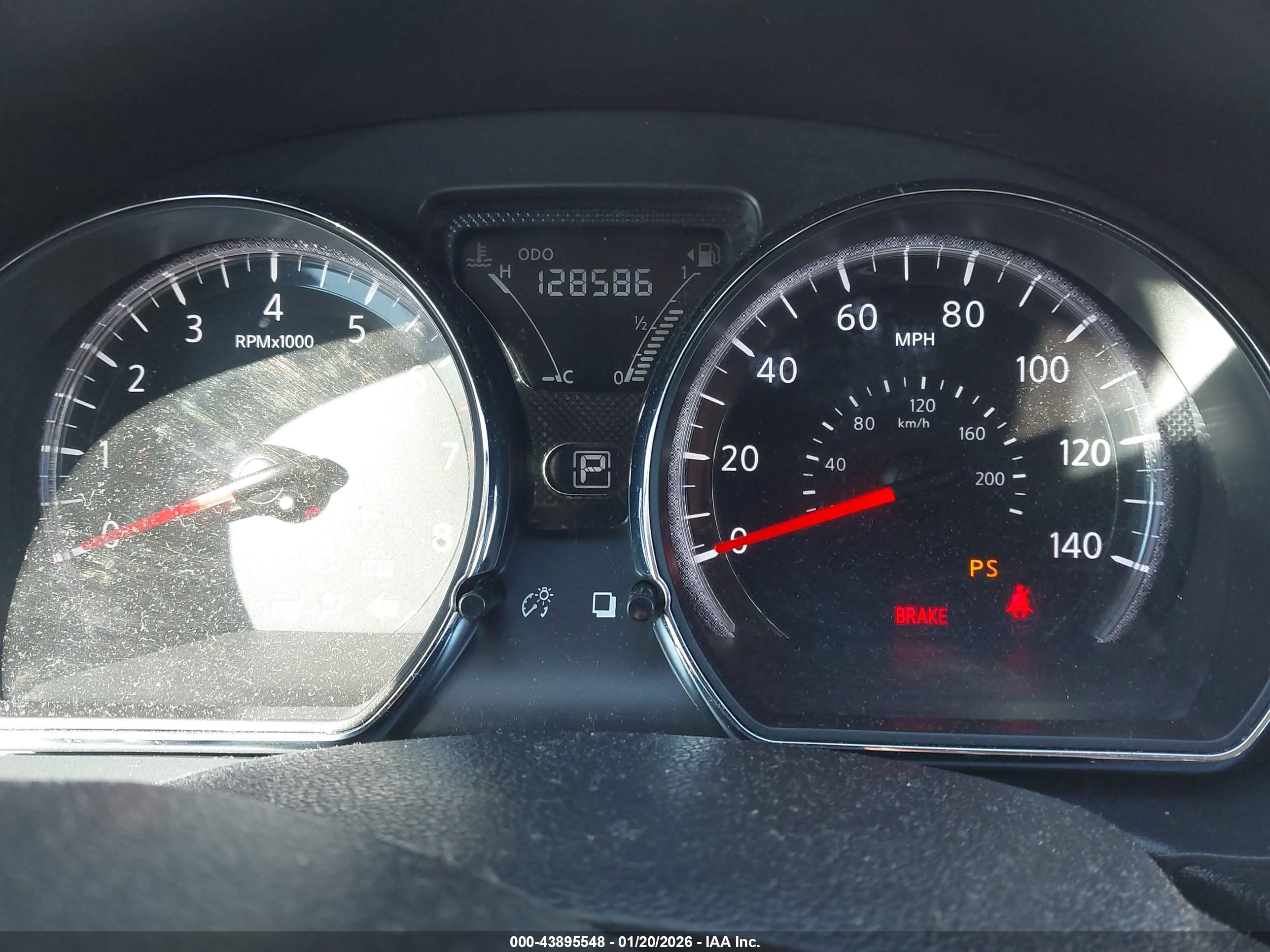 NISSAN VERSA image 7