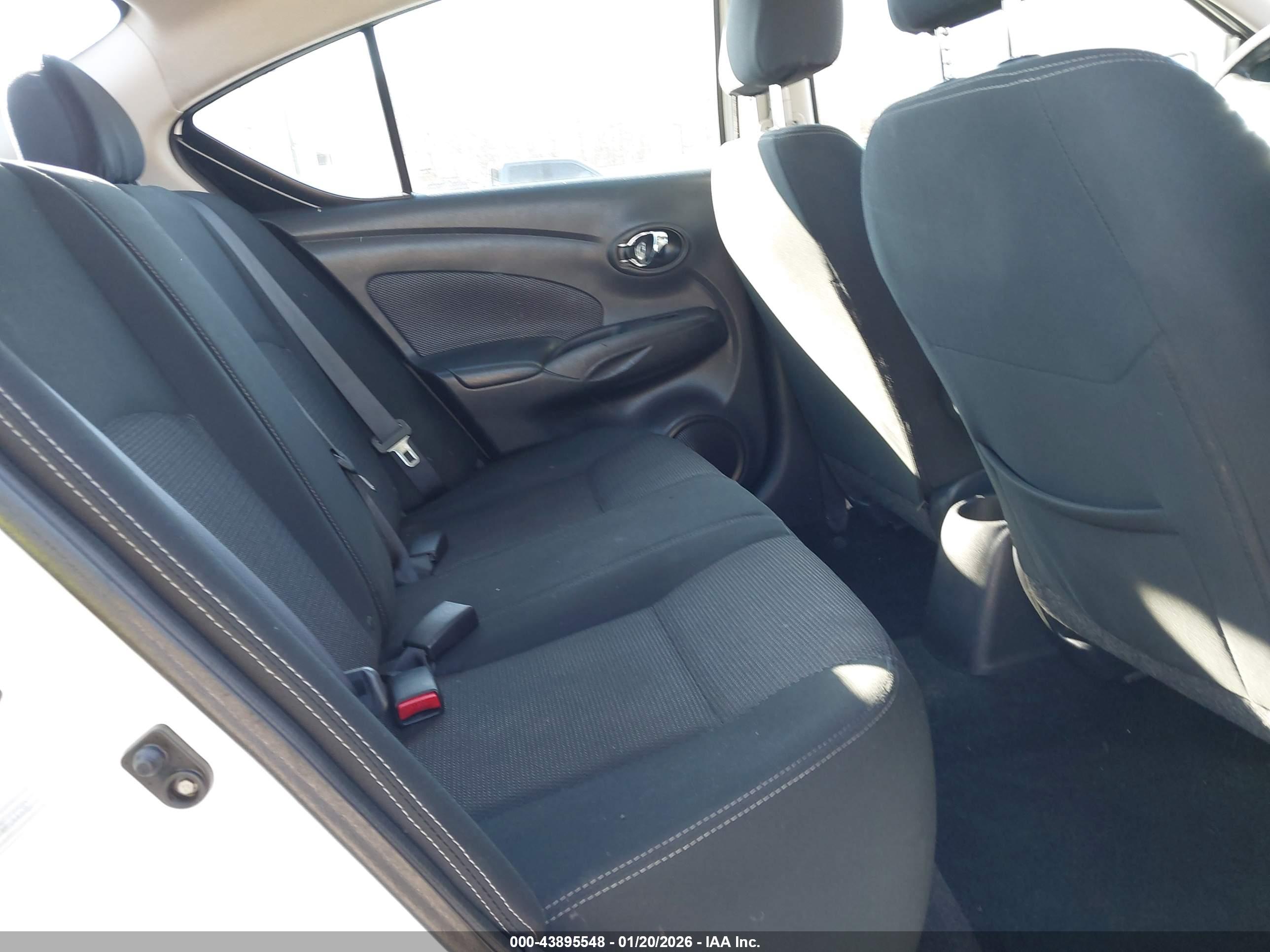 NISSAN VERSA image 8