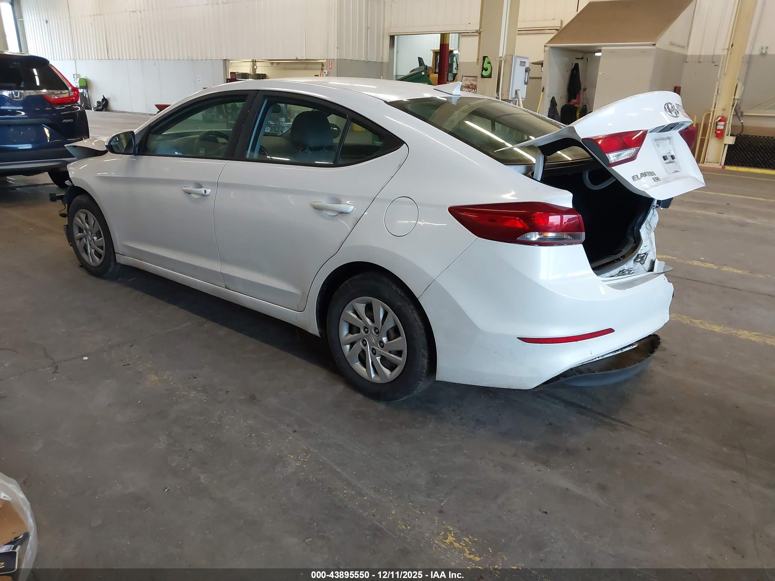 HYUNDAI ELANTRA image 3
