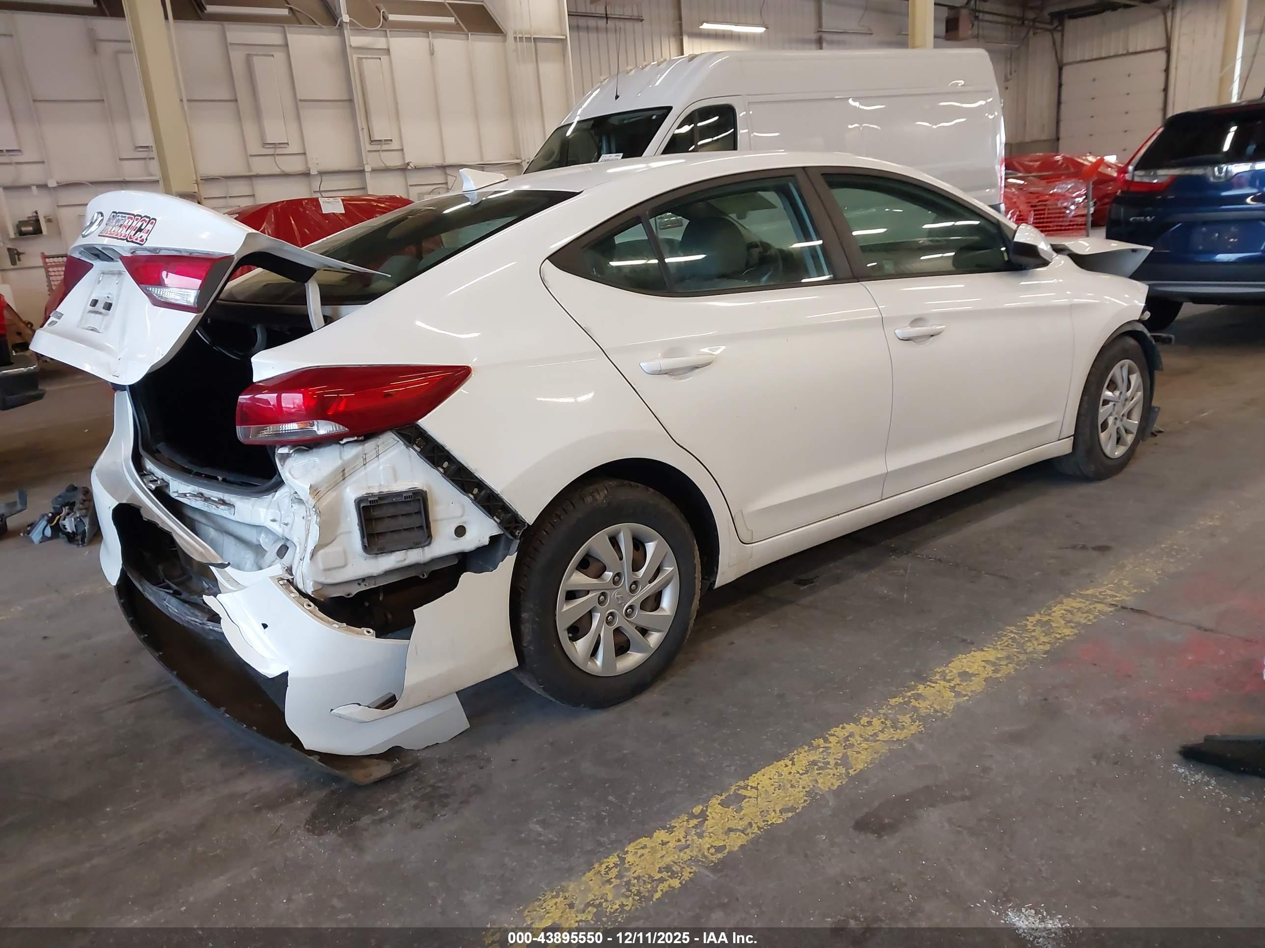 HYUNDAI ELANTRA image 4