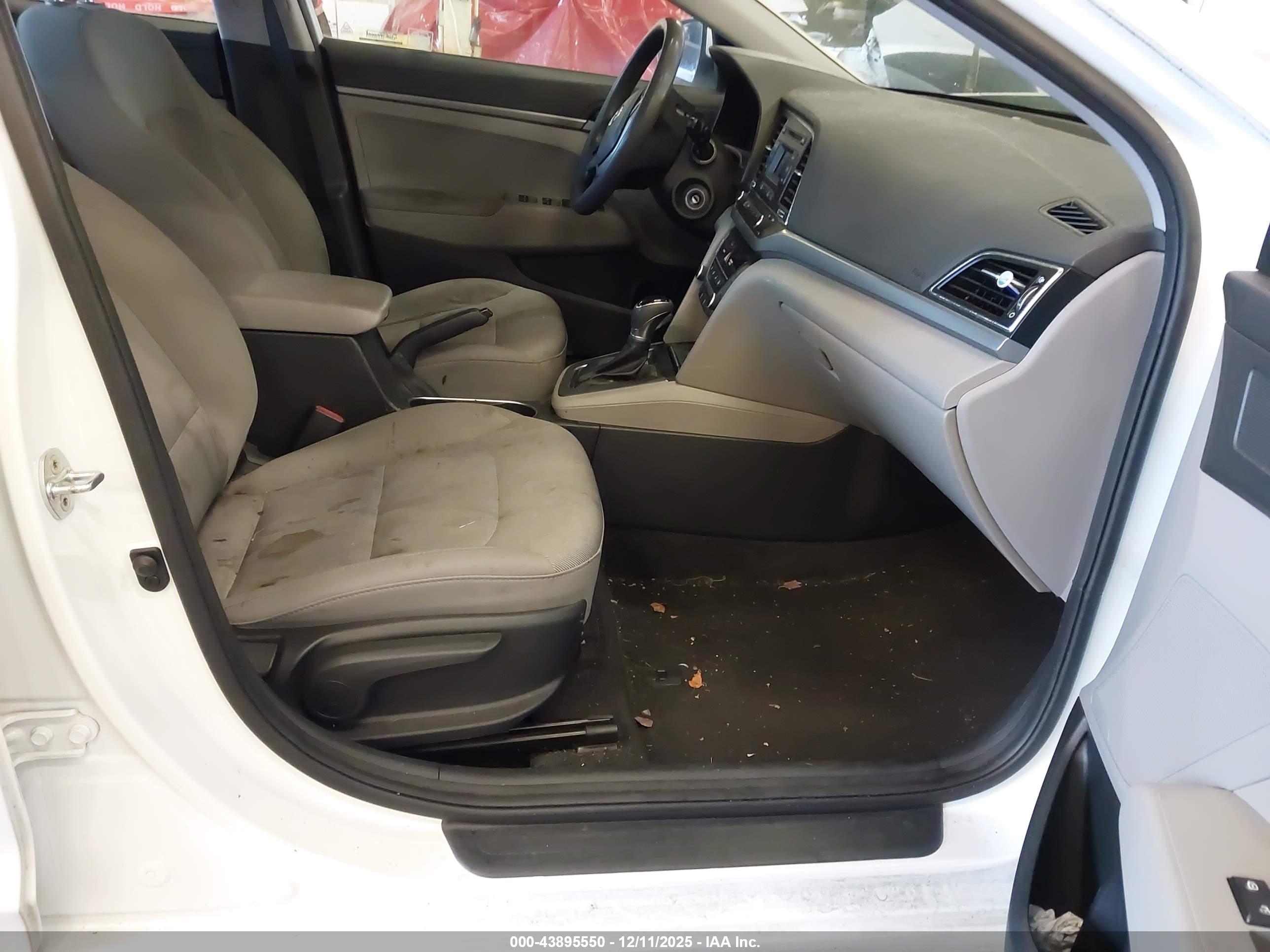 HYUNDAI ELANTRA image 5