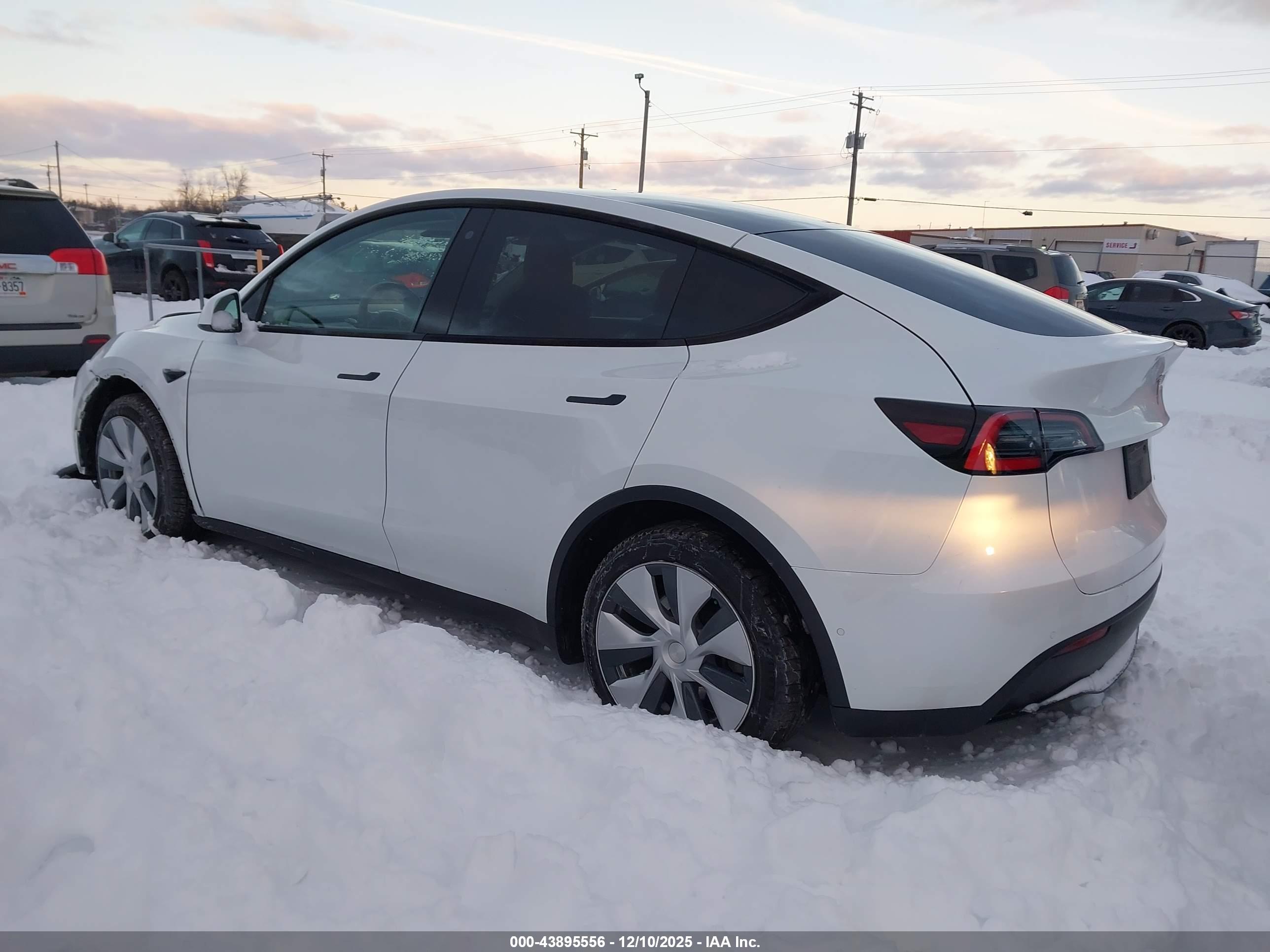 TESLA MODEL image 3