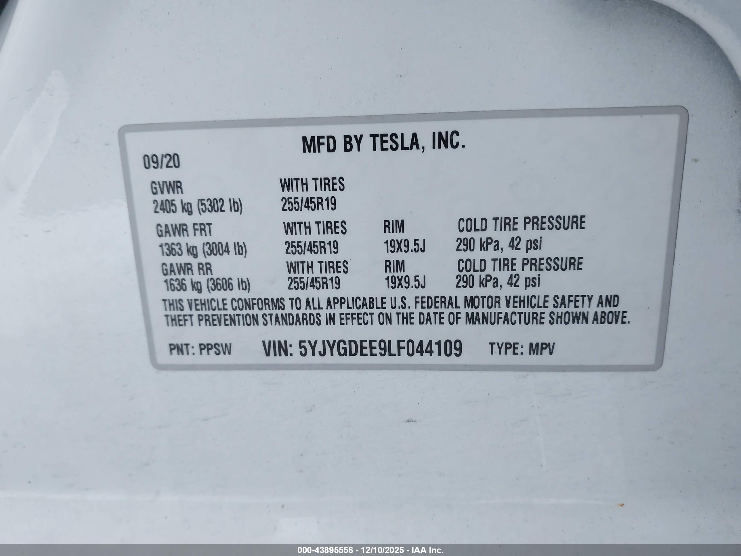 TESLA MODEL image 9
