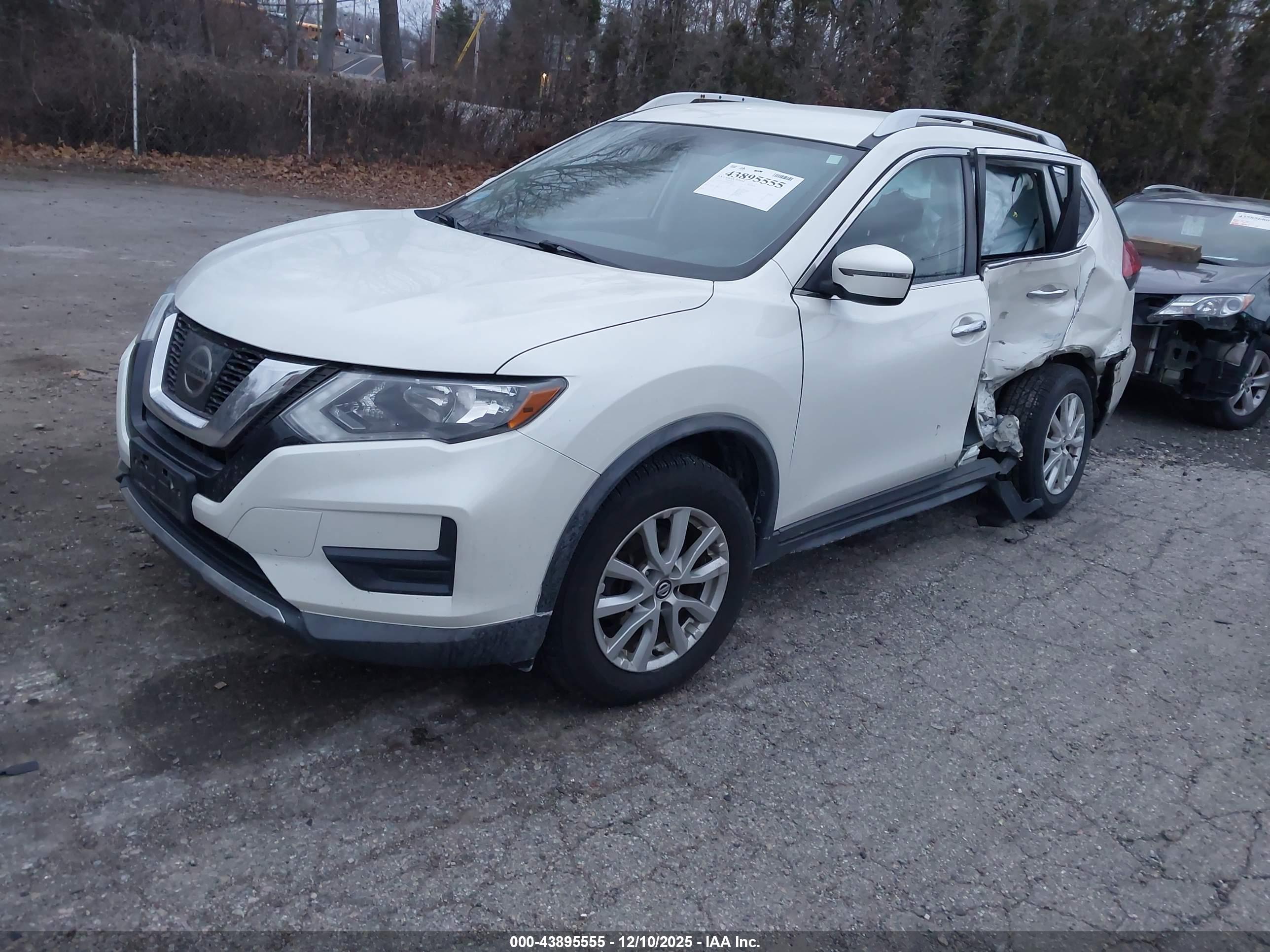 NISSAN ROGUE image 2