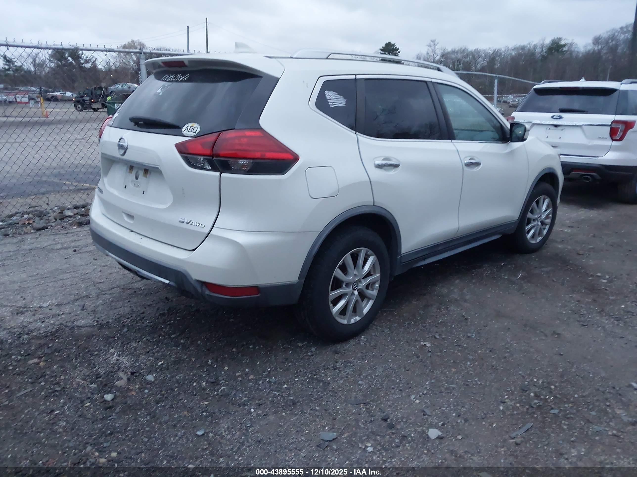 NISSAN ROGUE image 4