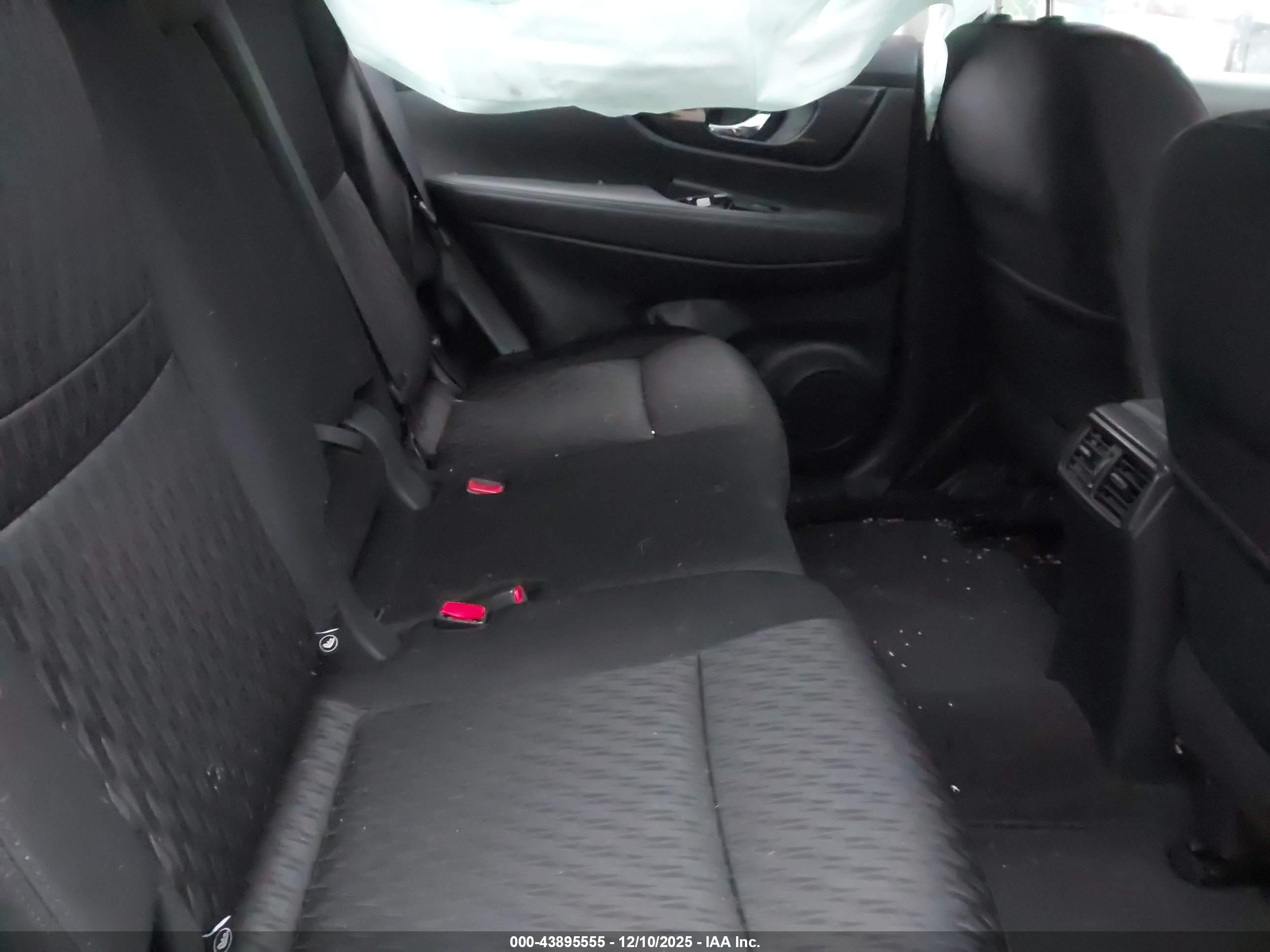 NISSAN ROGUE image 8