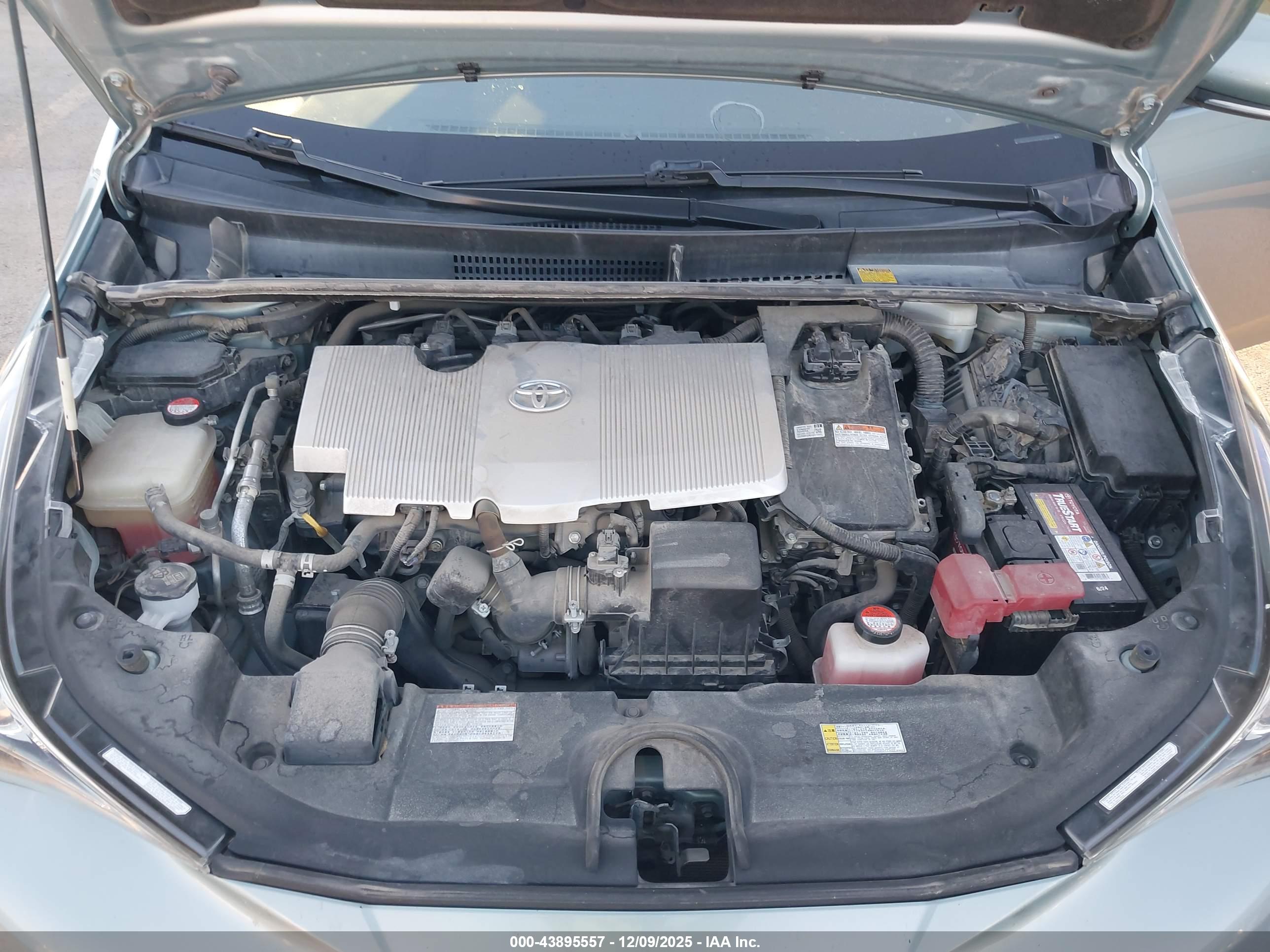 TOYOTA PRIUS image 10