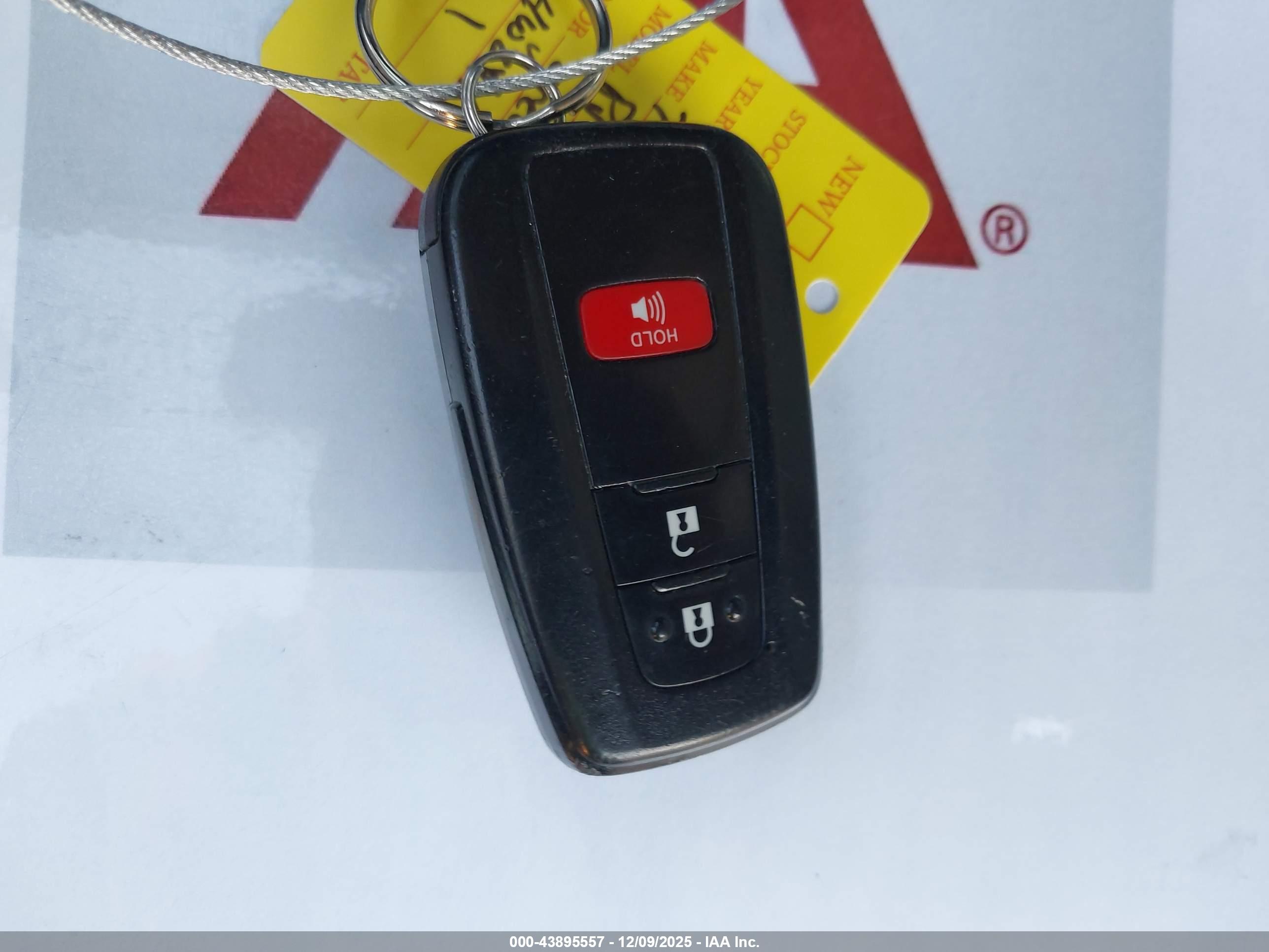 TOYOTA PRIUS image 11