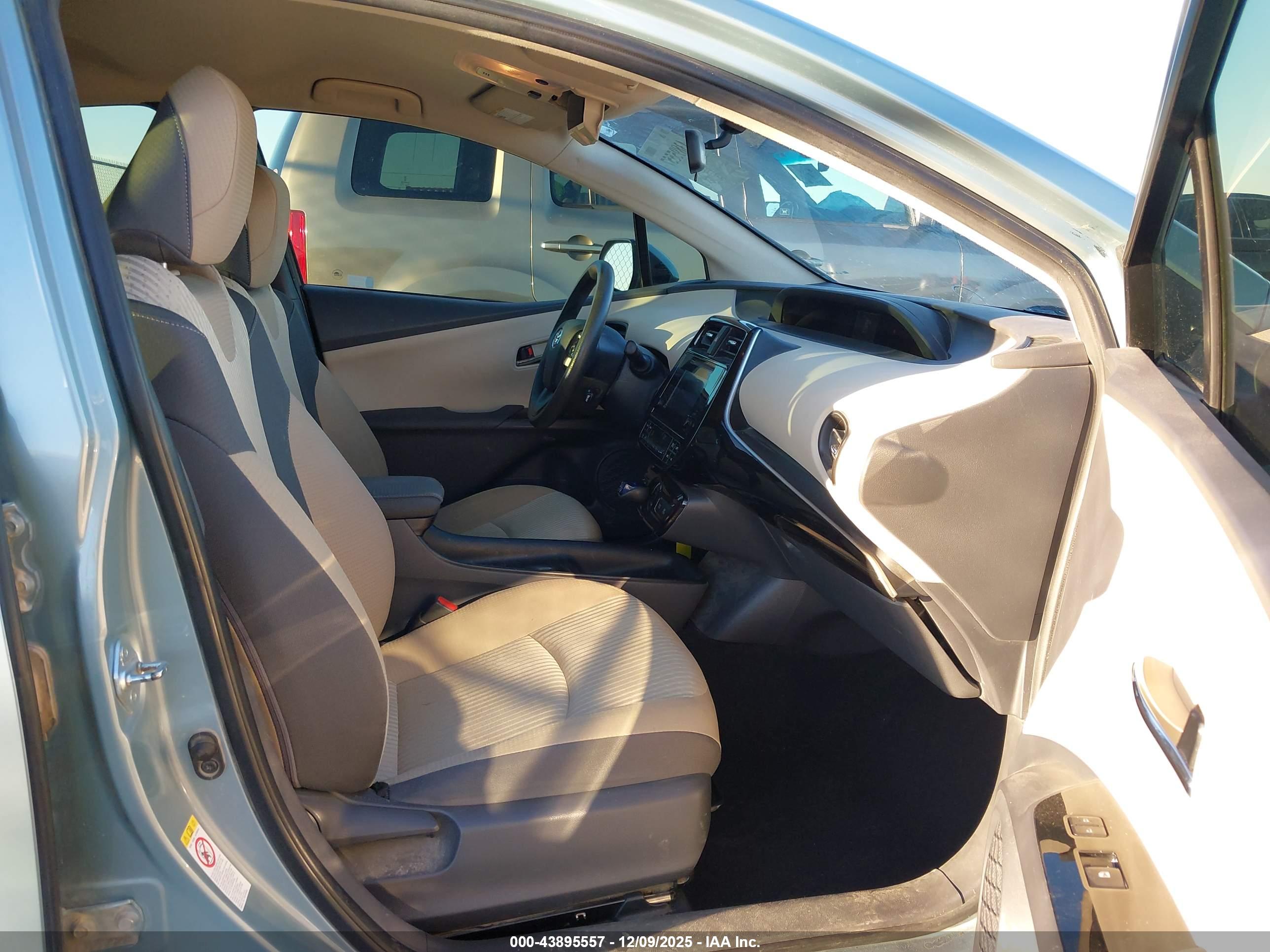 TOYOTA PRIUS image 5