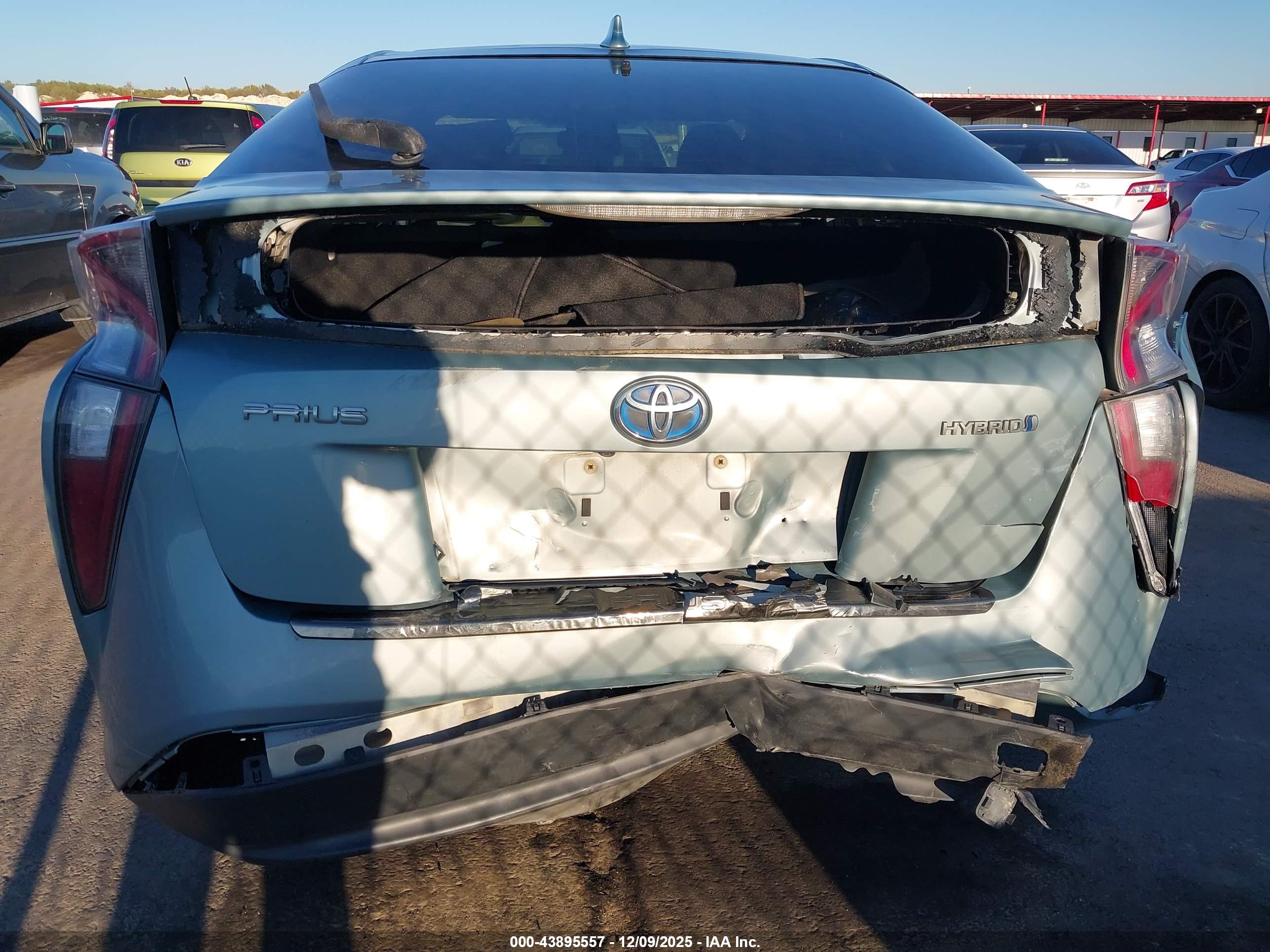 TOYOTA PRIUS image 6