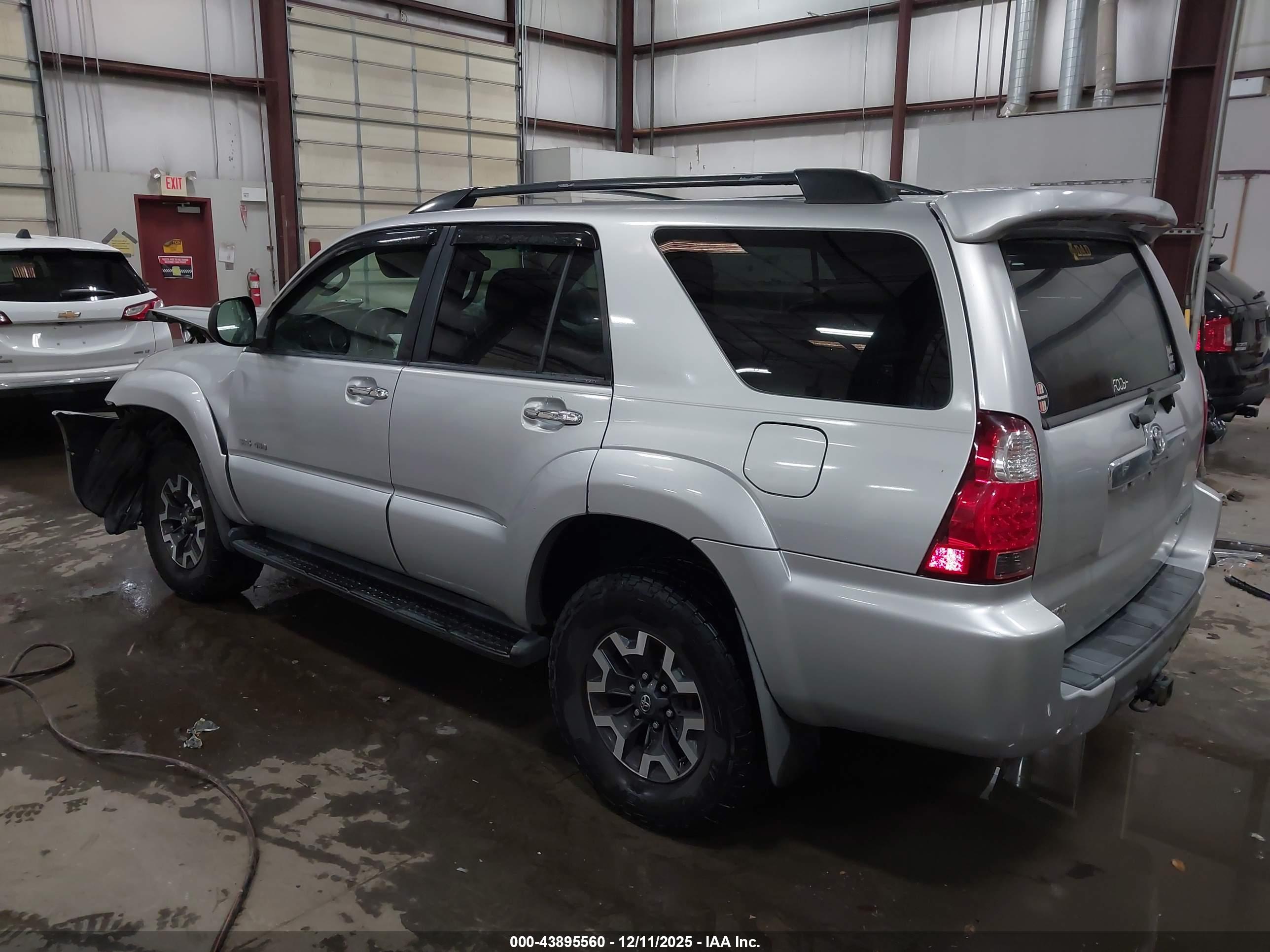 TOYOTA 4RUNNER image 3