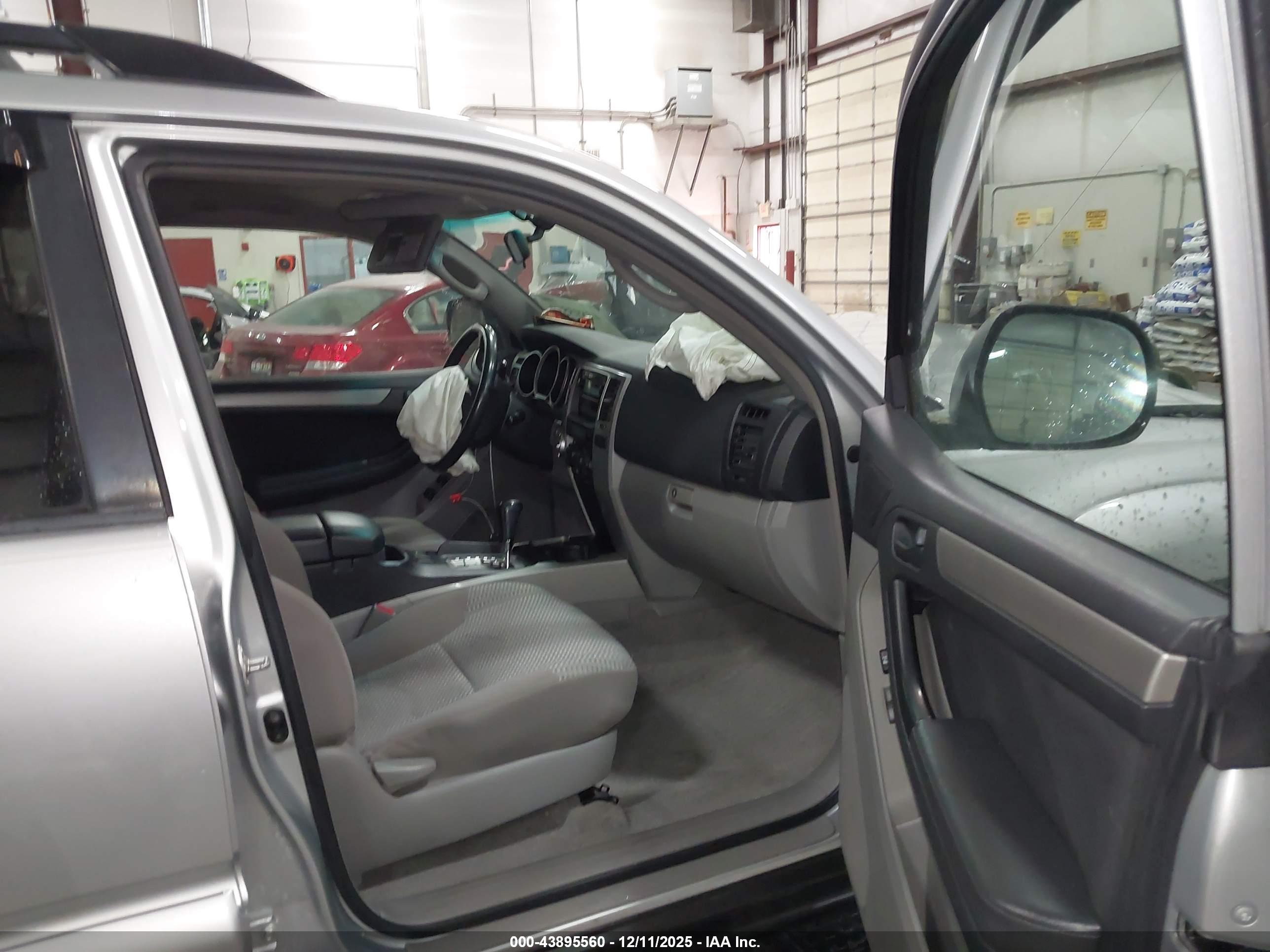 TOYOTA 4RUNNER image 5