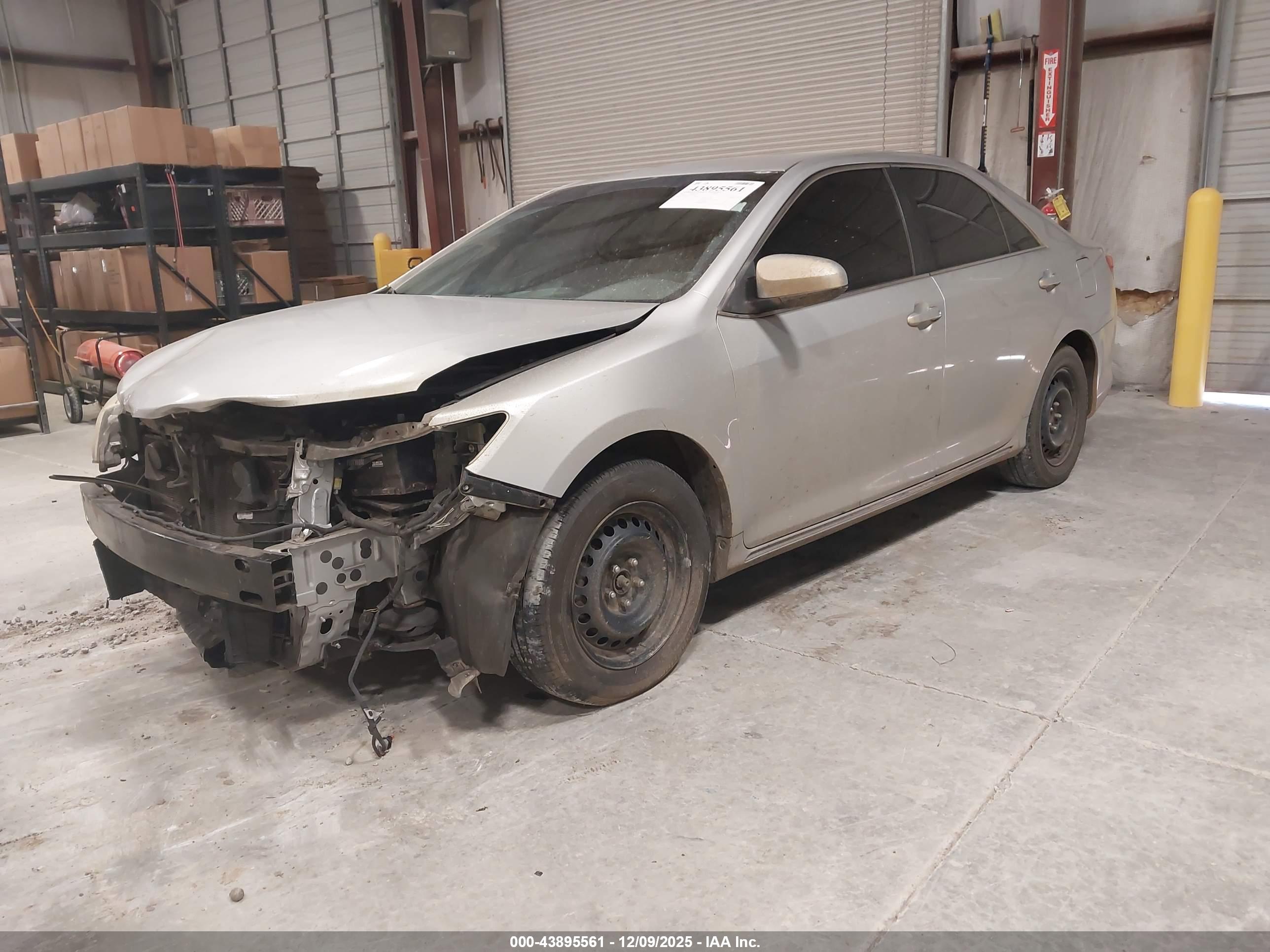 TOYOTA CAMRY image 2