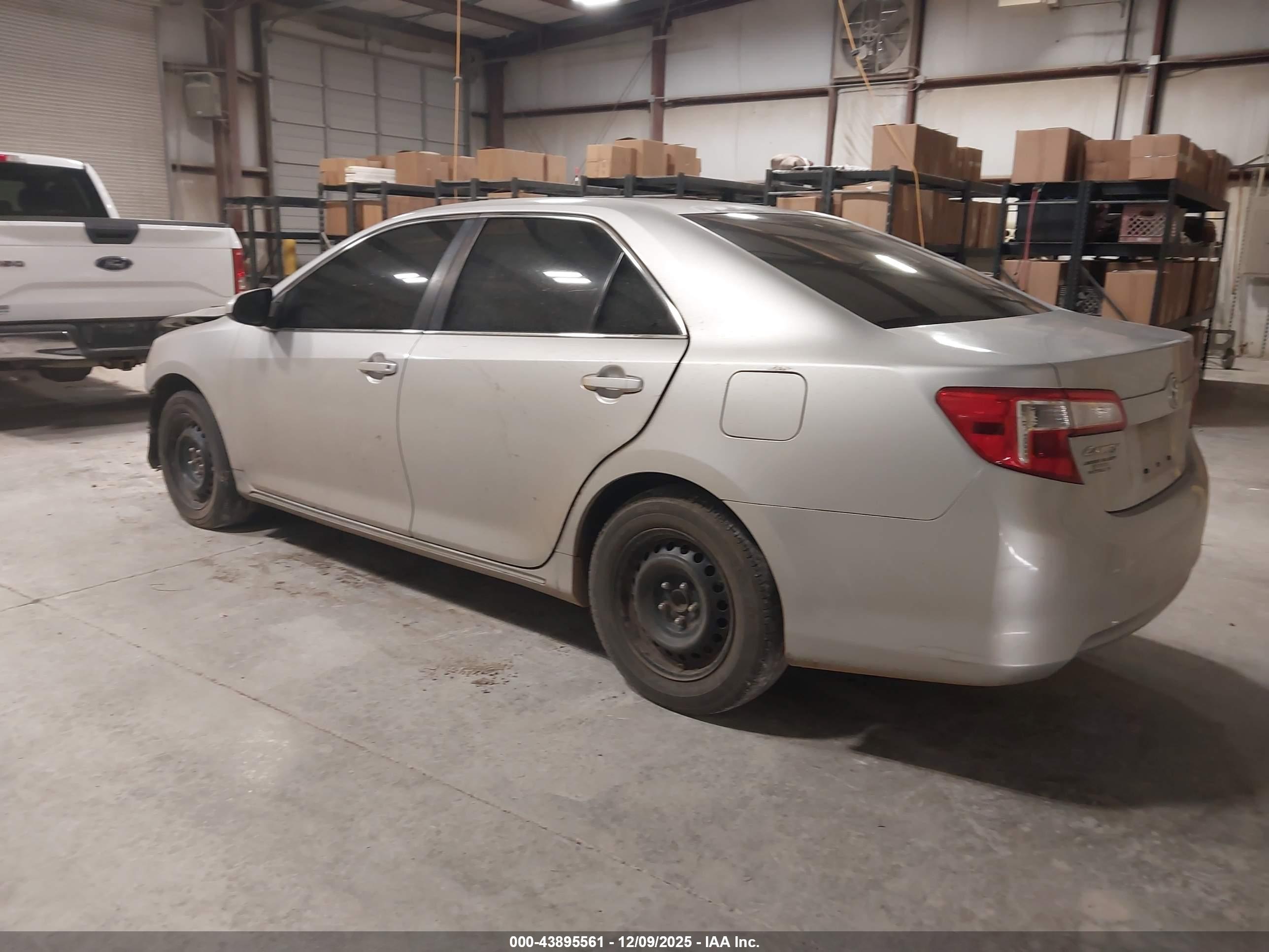 TOYOTA CAMRY image 3