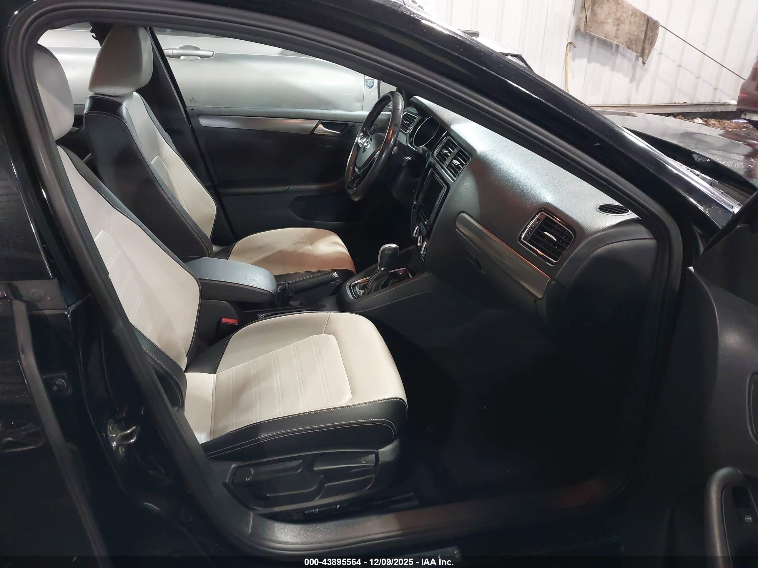 VOLKSWAGEN JETTA image 5