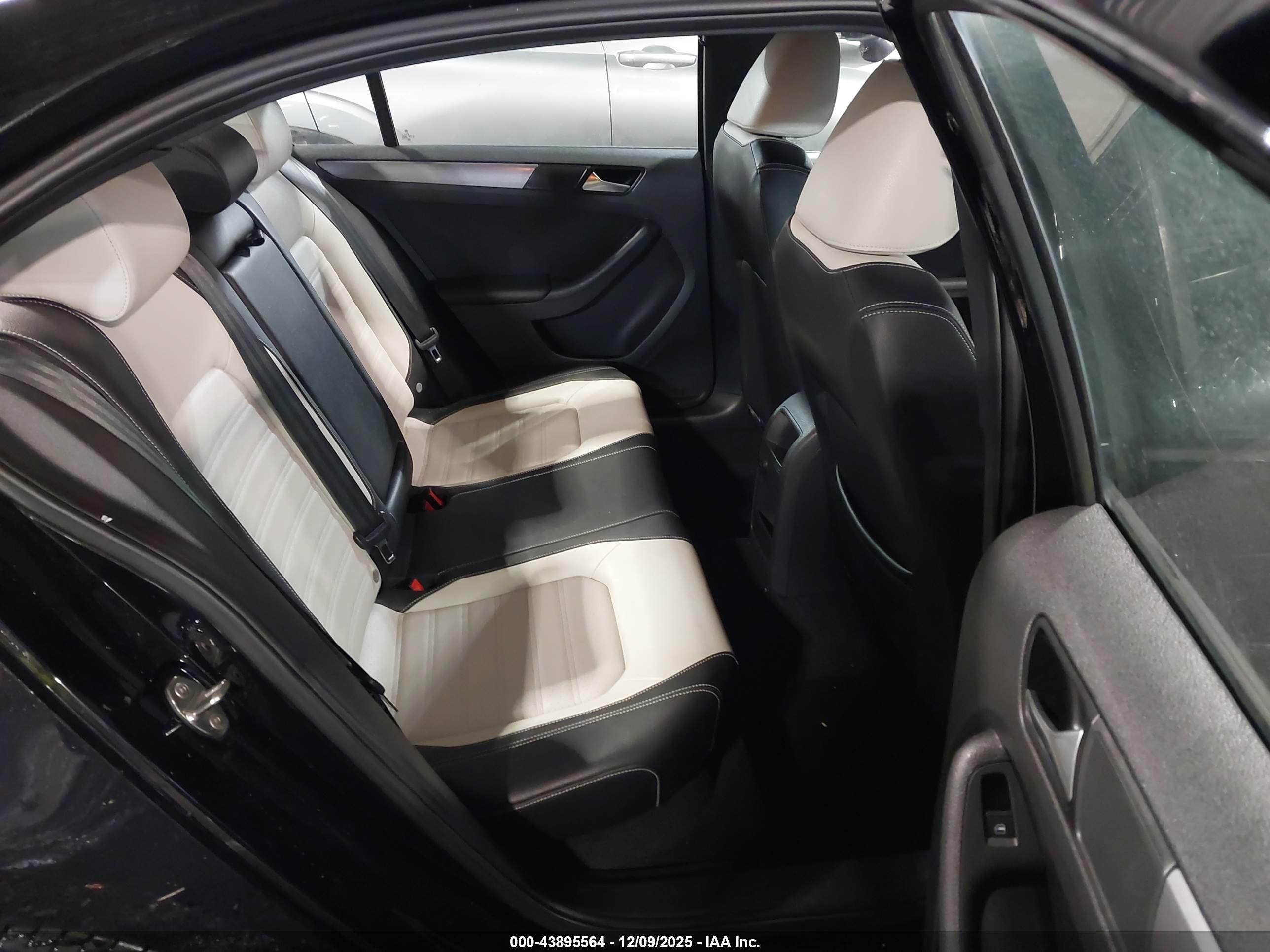 VOLKSWAGEN JETTA image 8