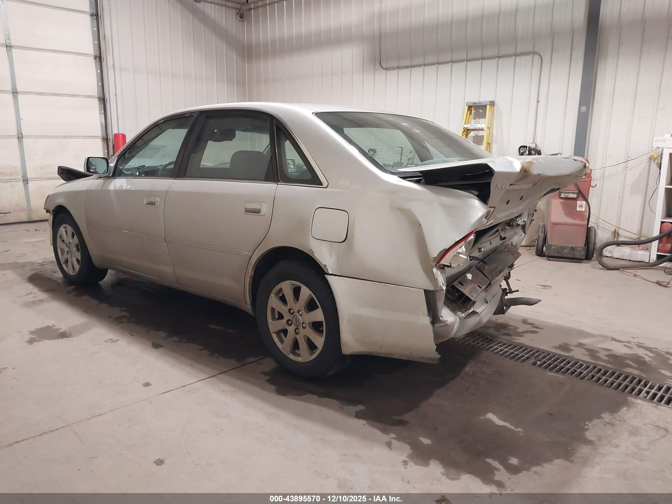 TOYOTA AVALON image 3