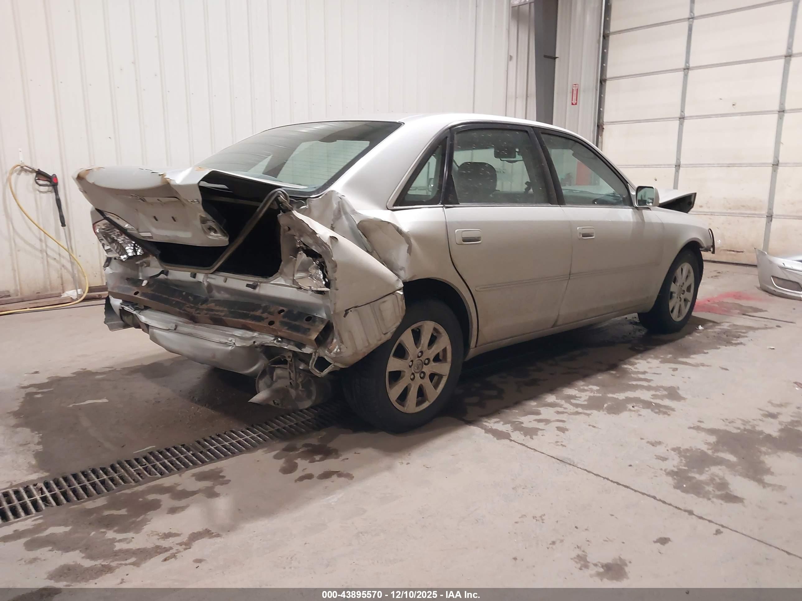 TOYOTA AVALON image 4