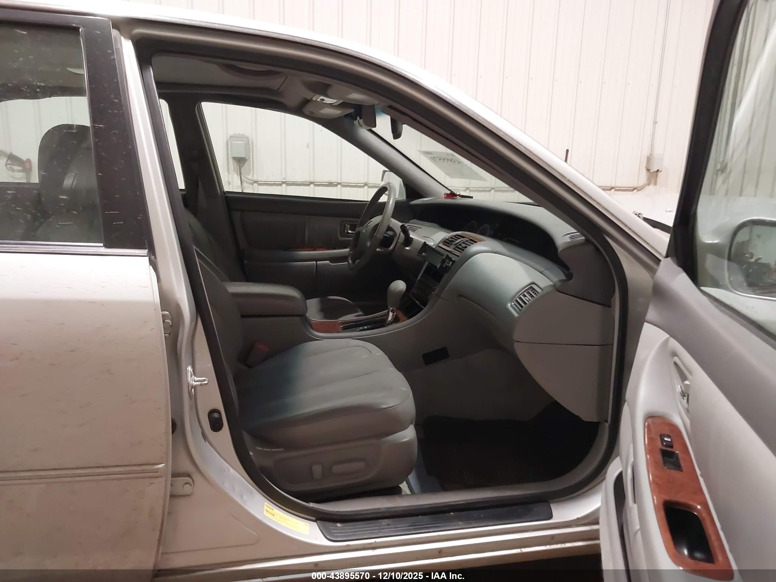 TOYOTA AVALON image 5