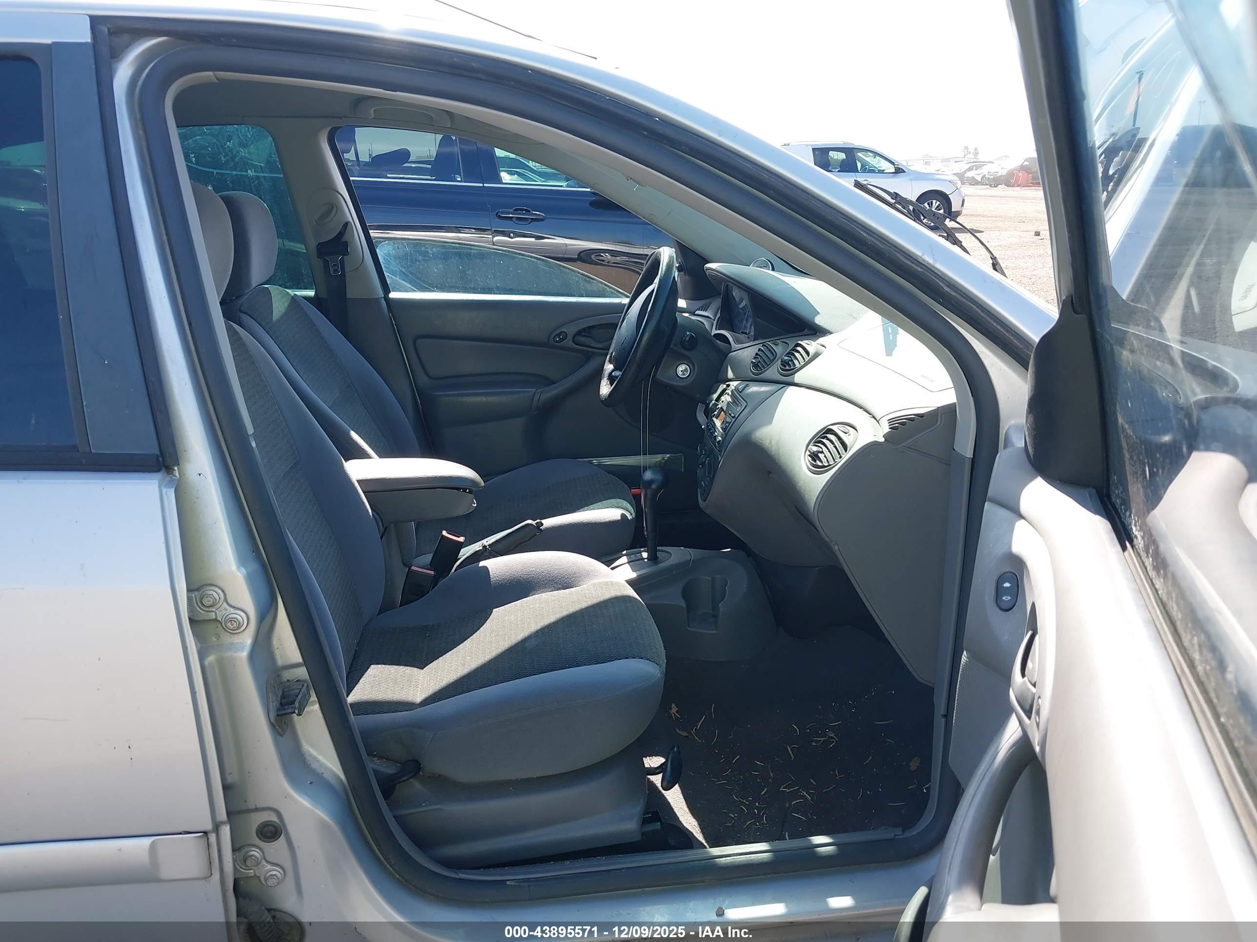 FORD FOCUS image 5