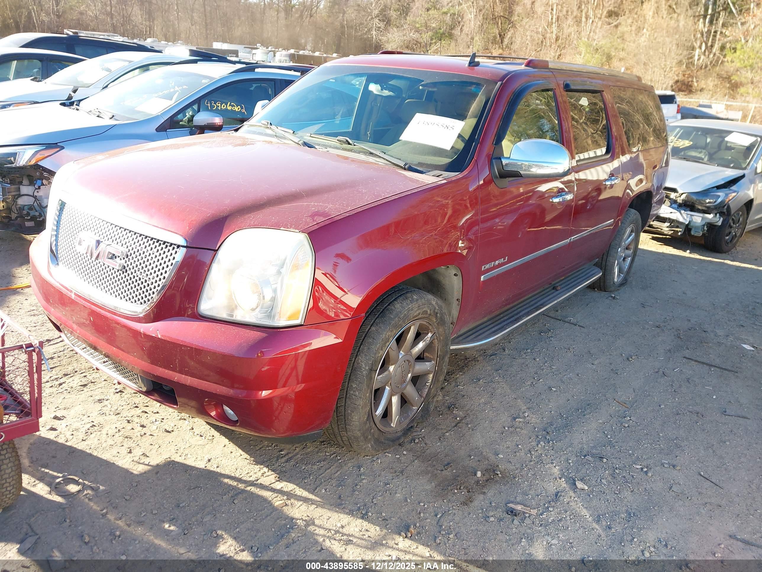 GMC YUKON image 2