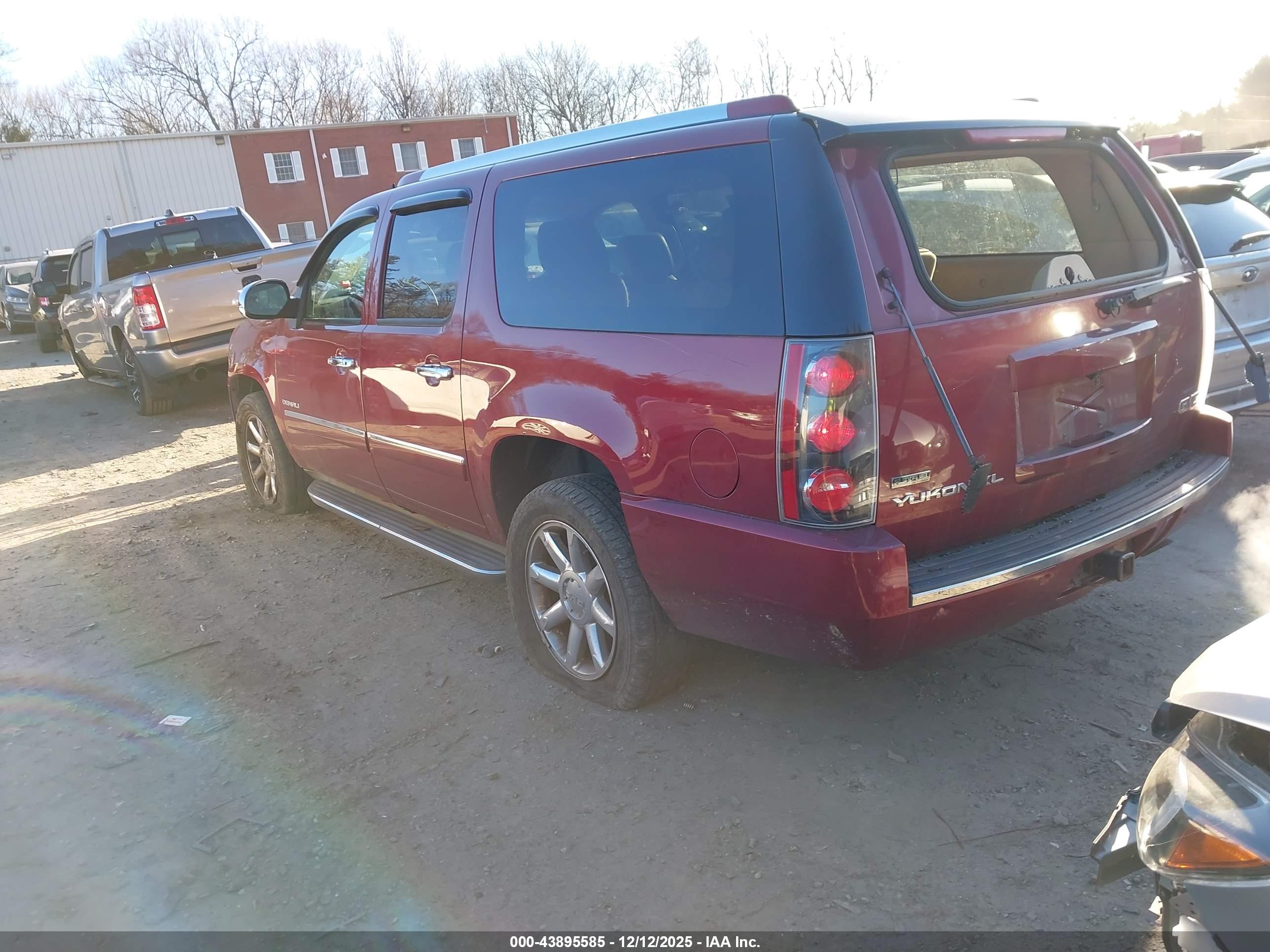 GMC YUKON image 3