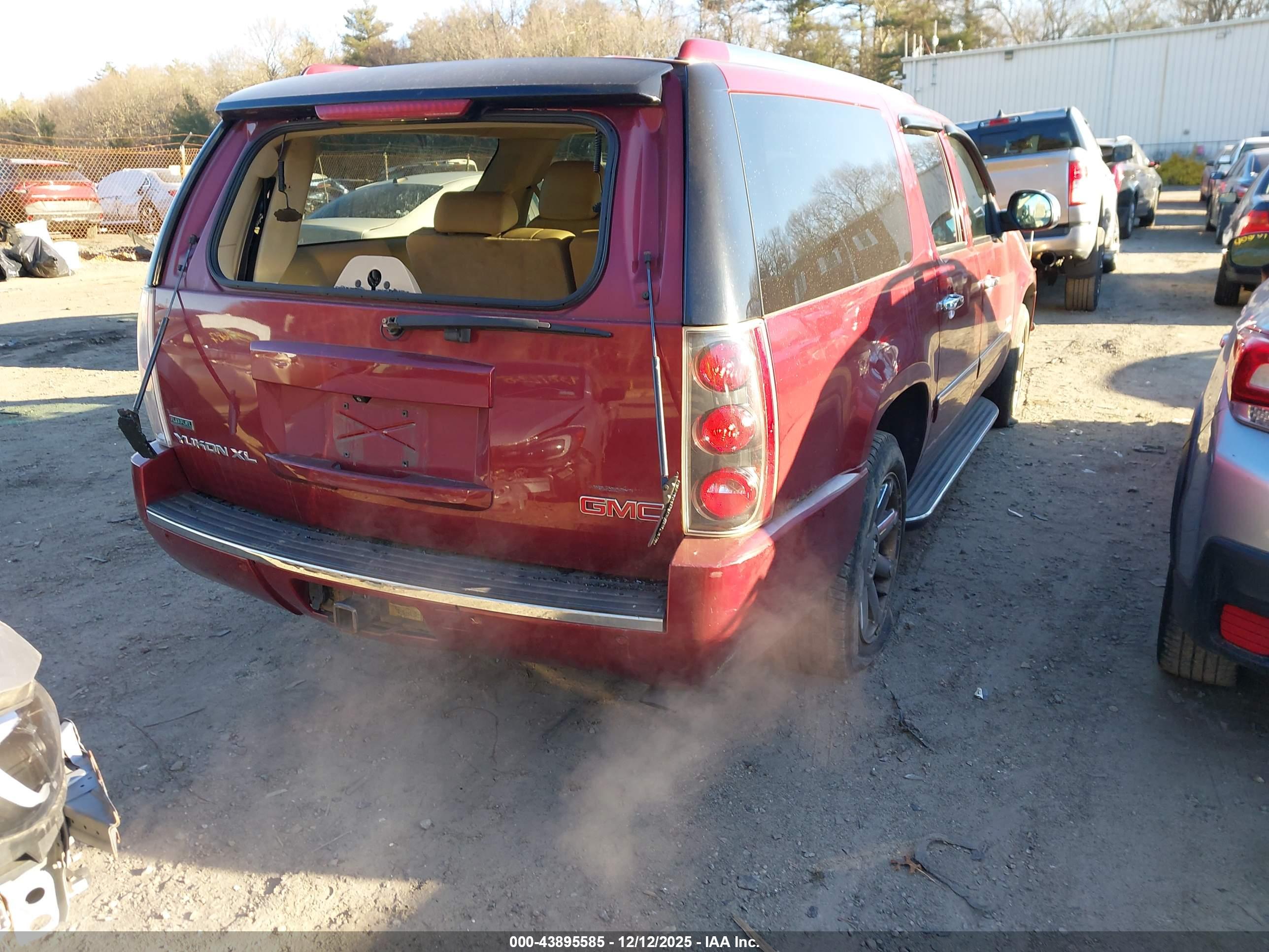 GMC YUKON image 4