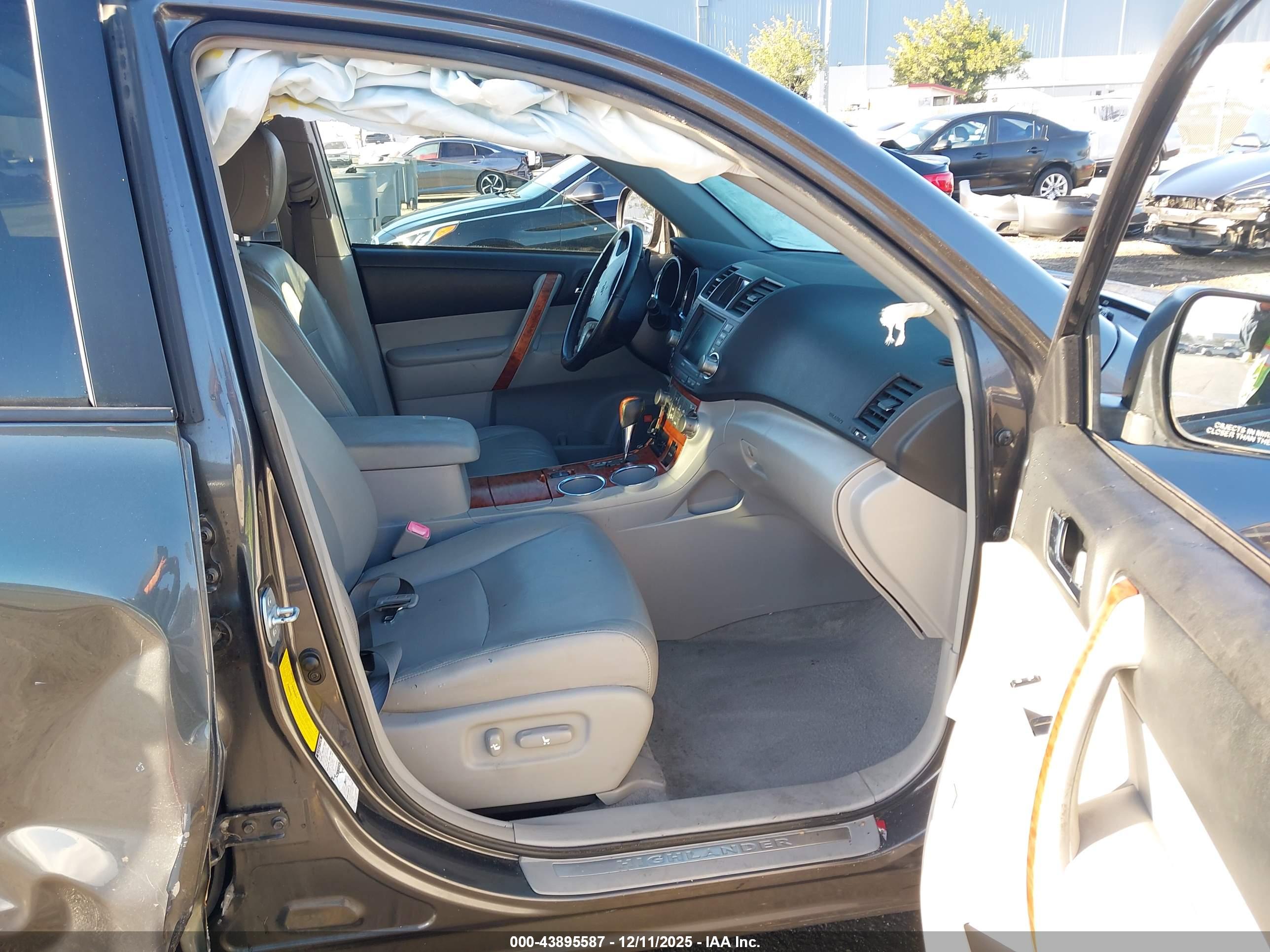 TOYOTA HIGHLANDER image 5
