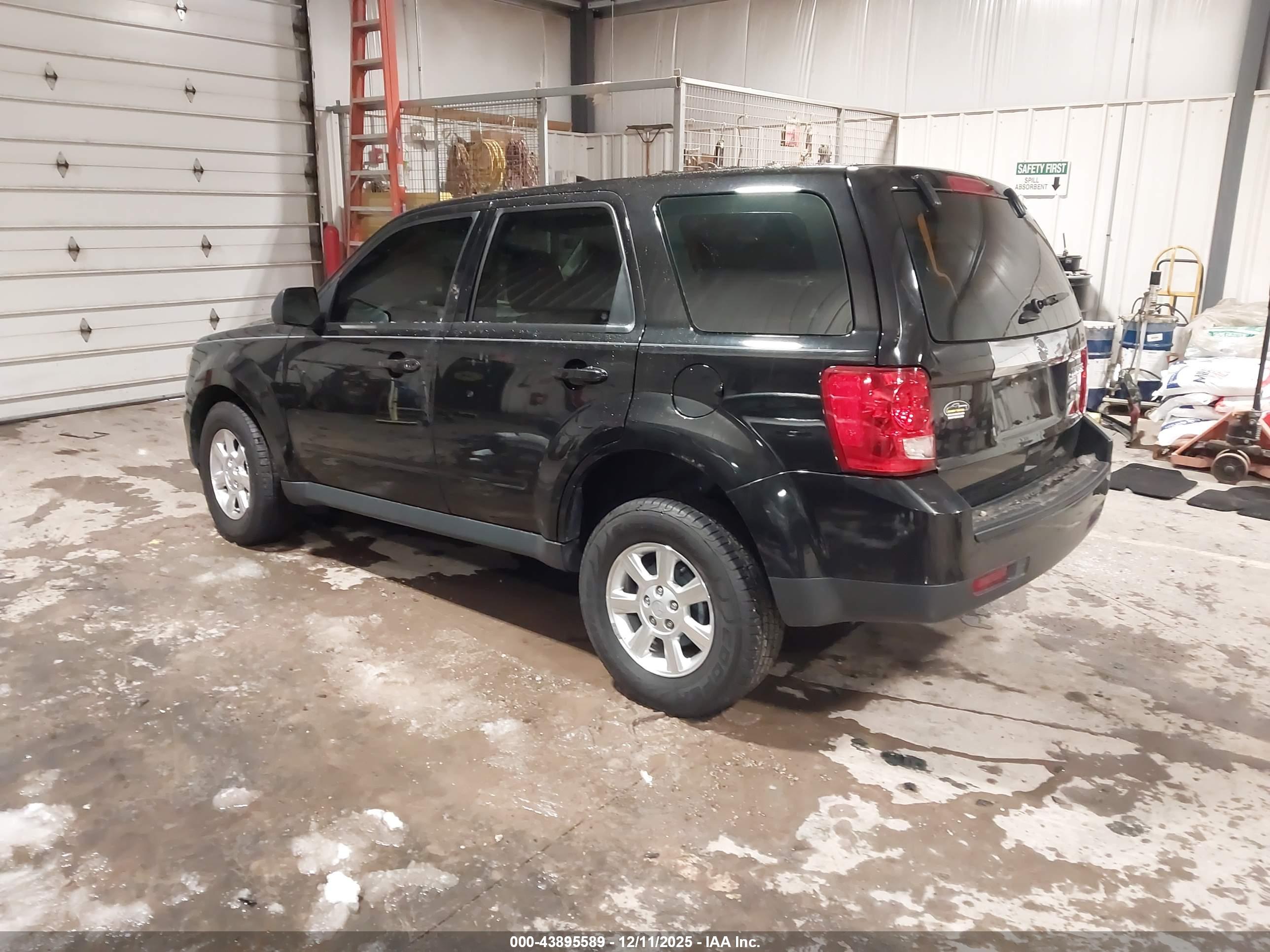 MAZDA TRIBUTE image 3