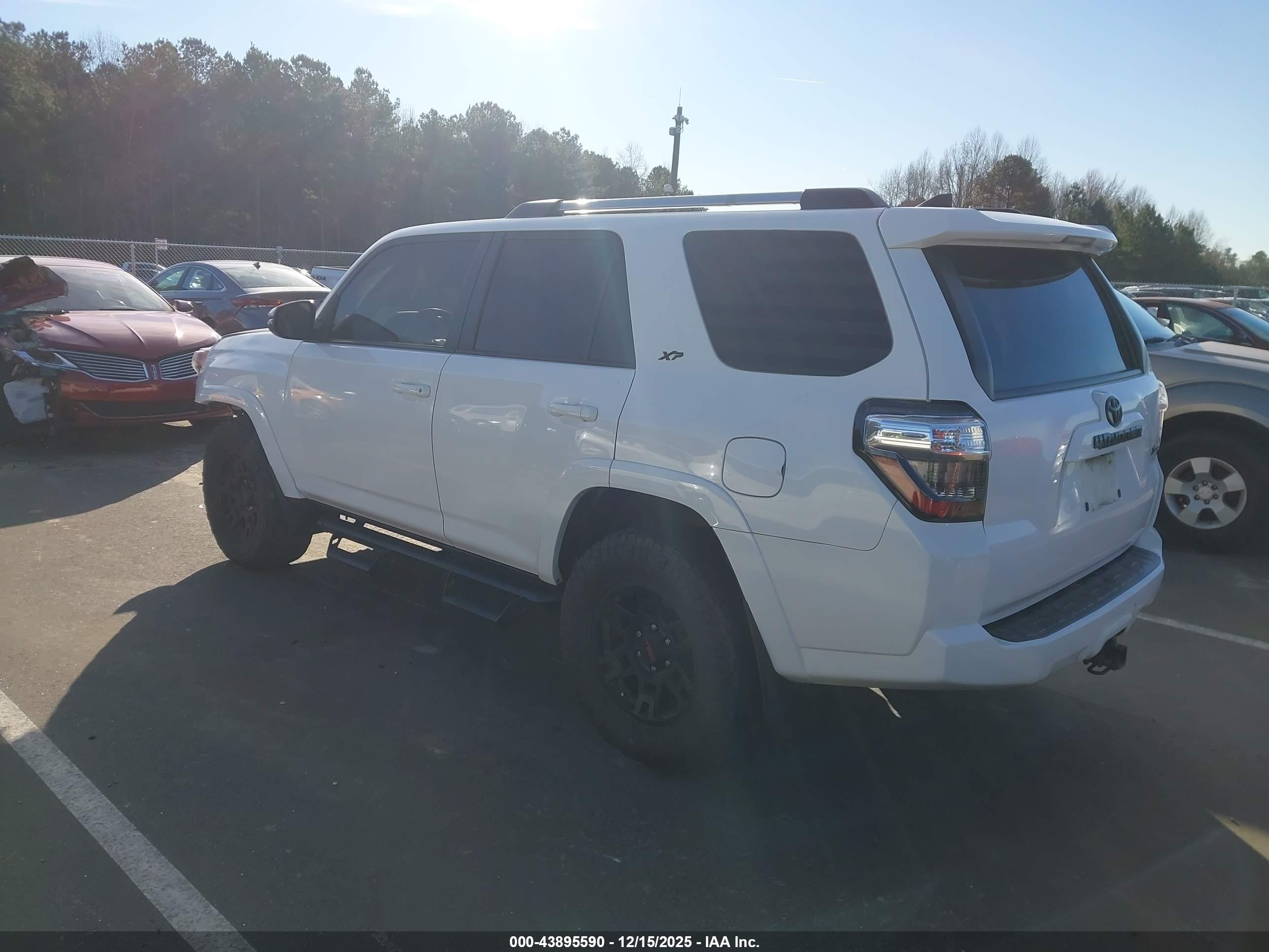 TOYOTA 4RUNNER image 3