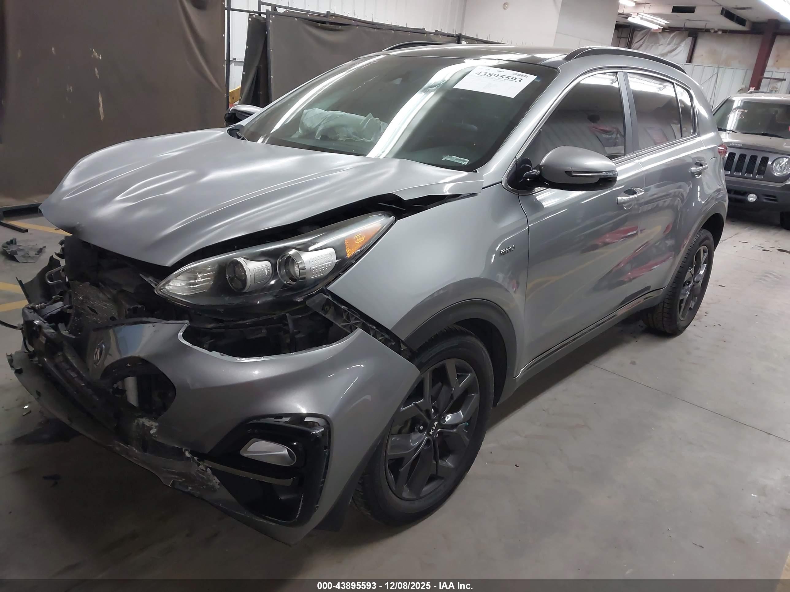 KIA SPORTAGE image 2