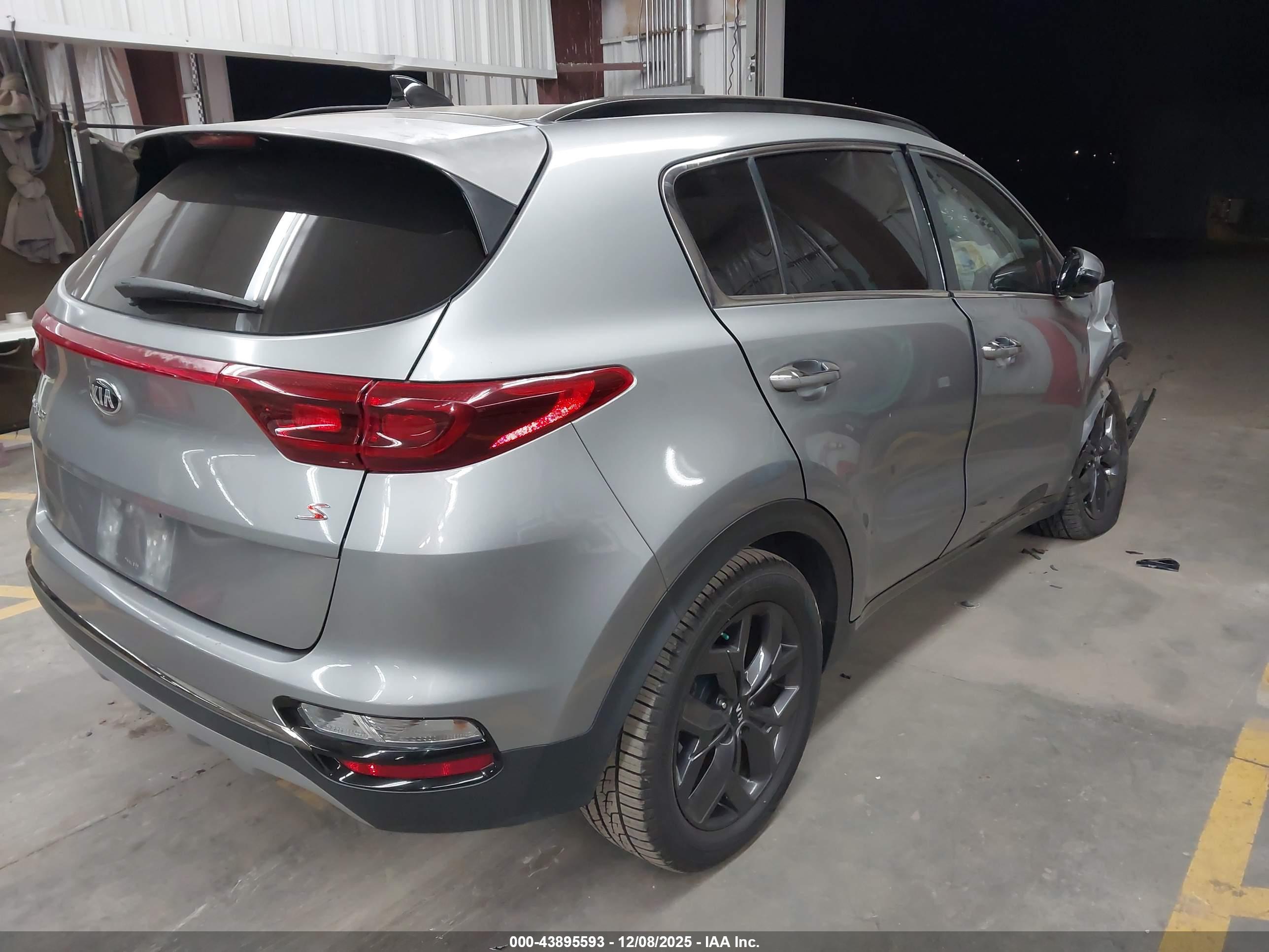 KIA SPORTAGE image 4