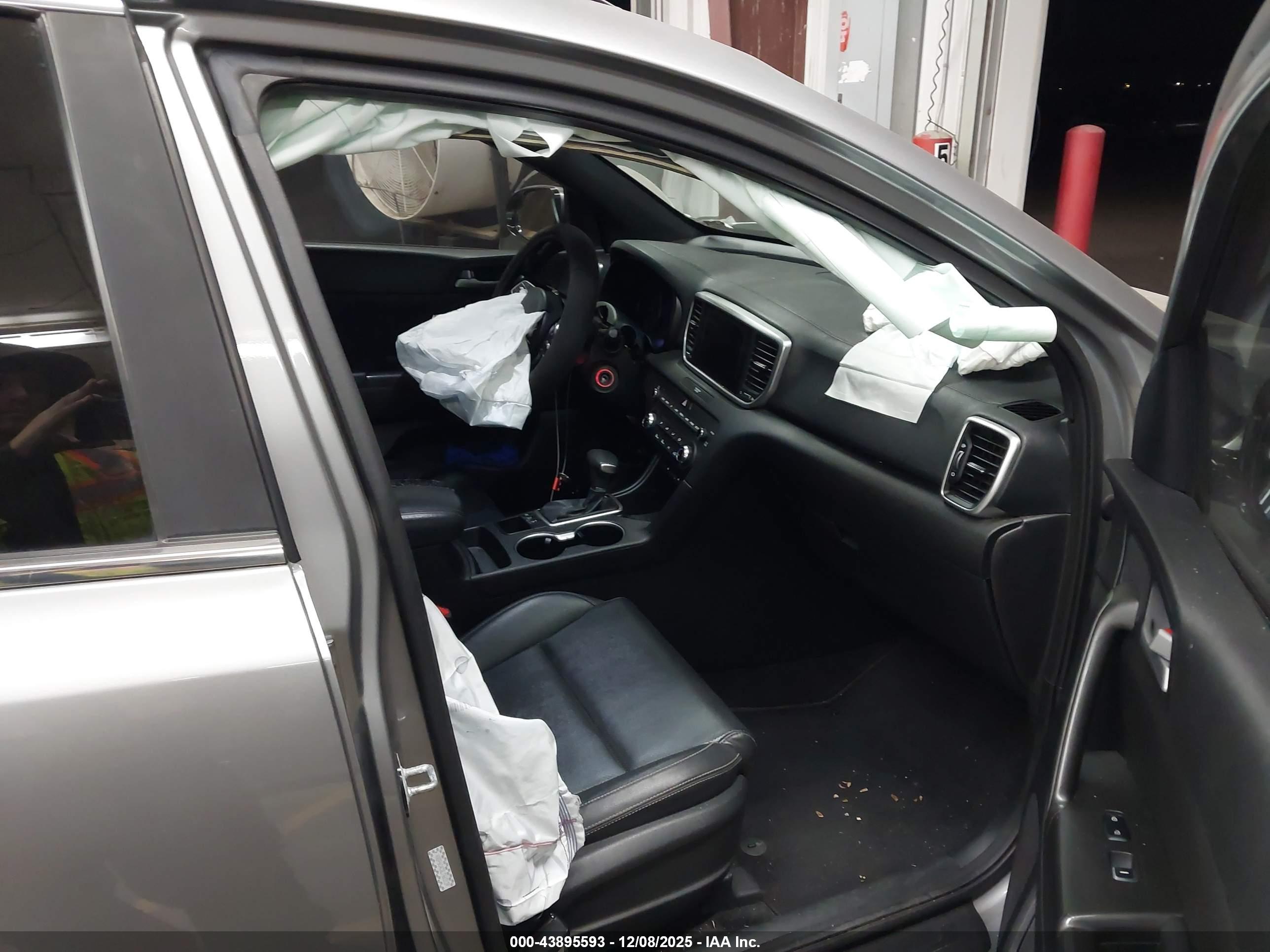 KIA SPORTAGE image 5