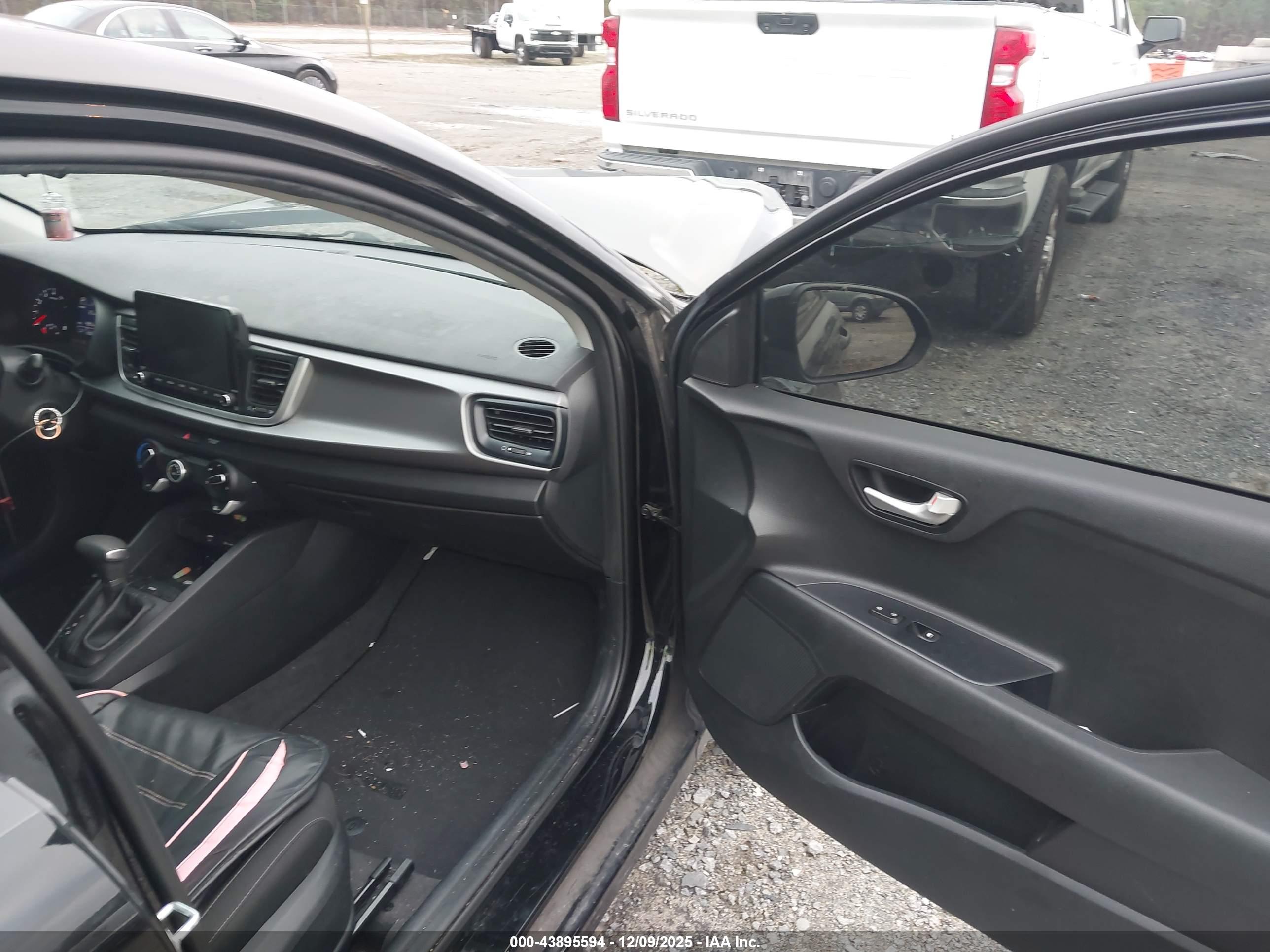 KIA RIO image 5