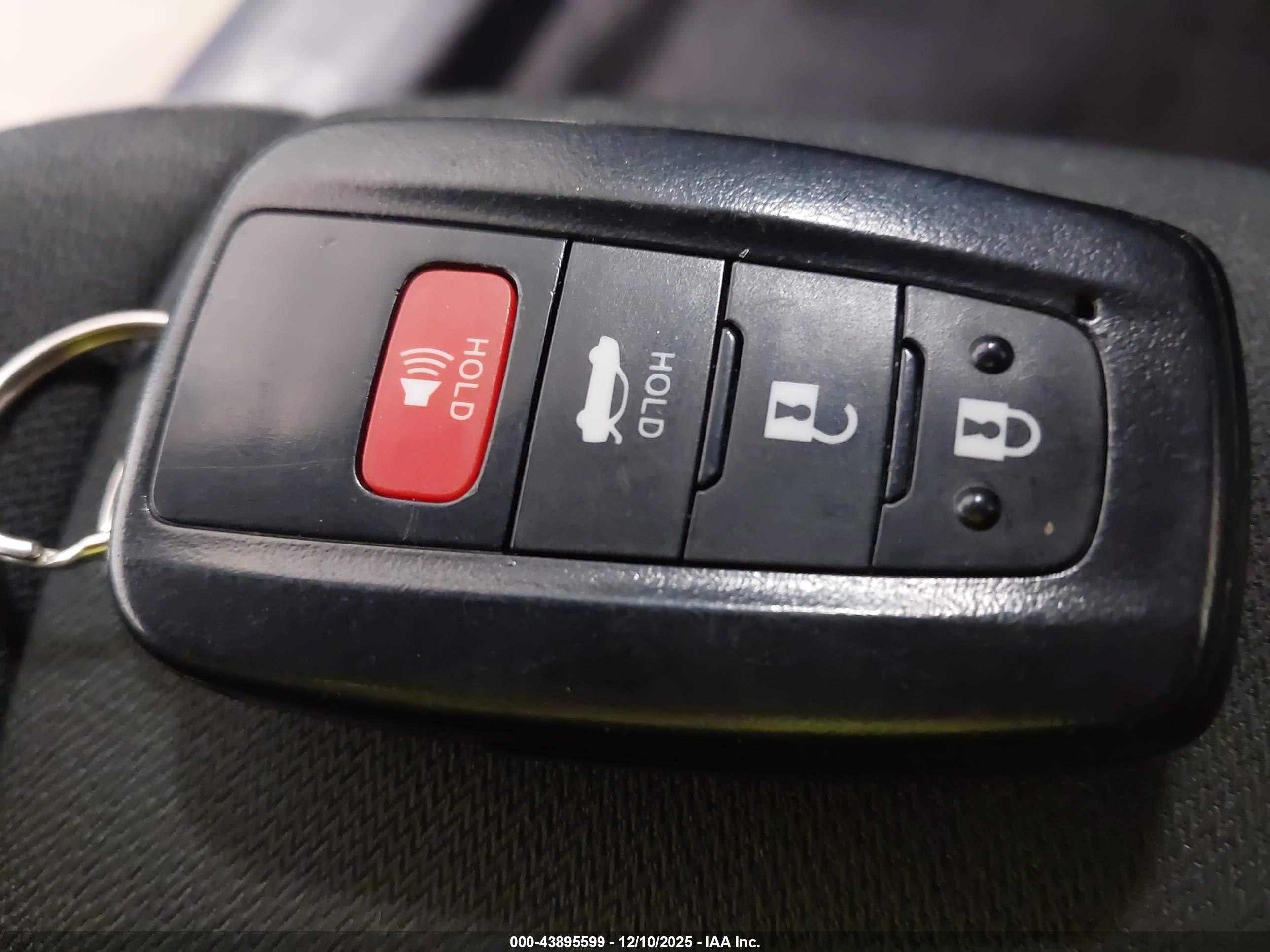 TOYOTA CAMRY image 11