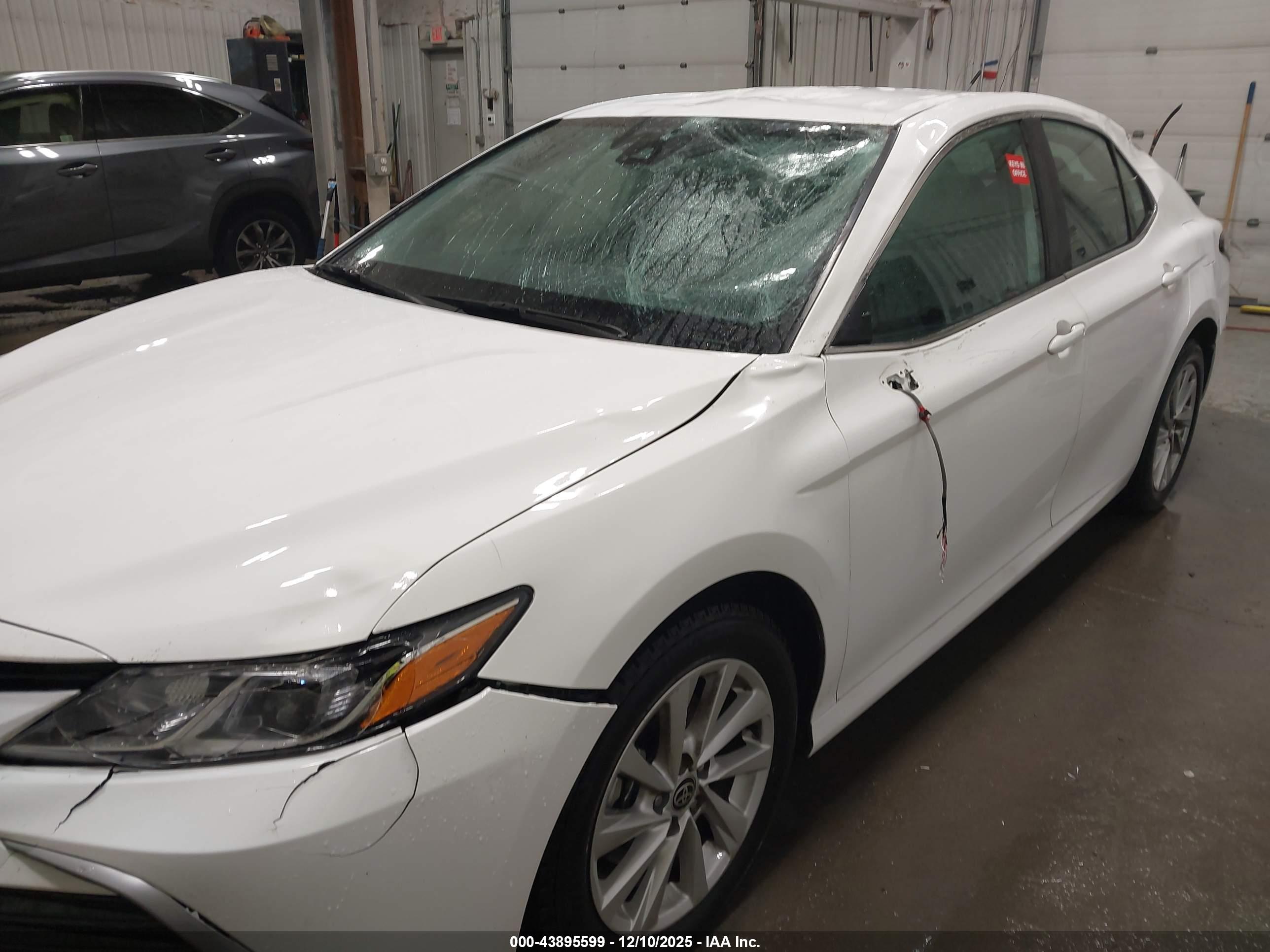 TOYOTA CAMRY image 6