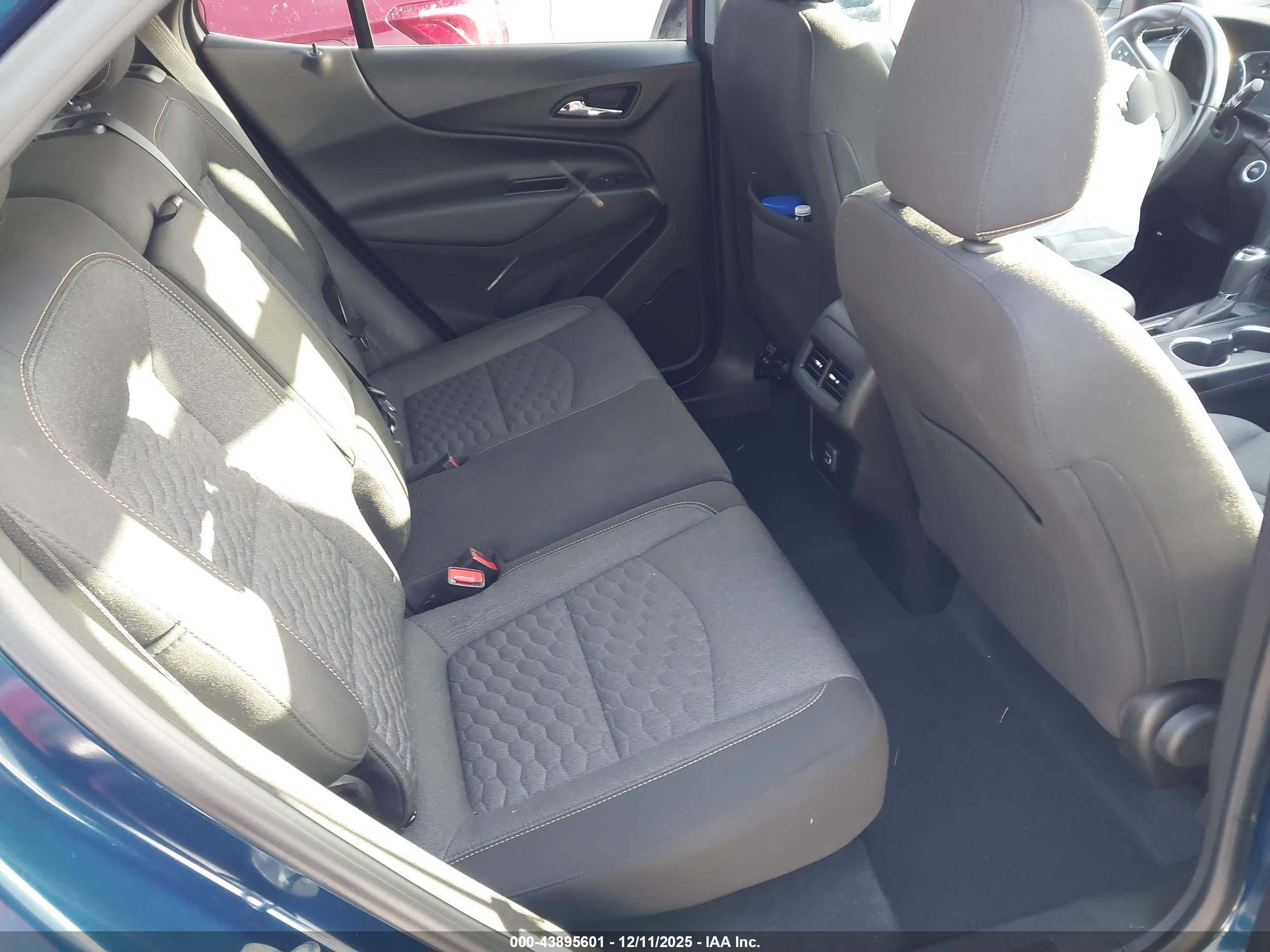 CHEVROLET EQUINOX image 8