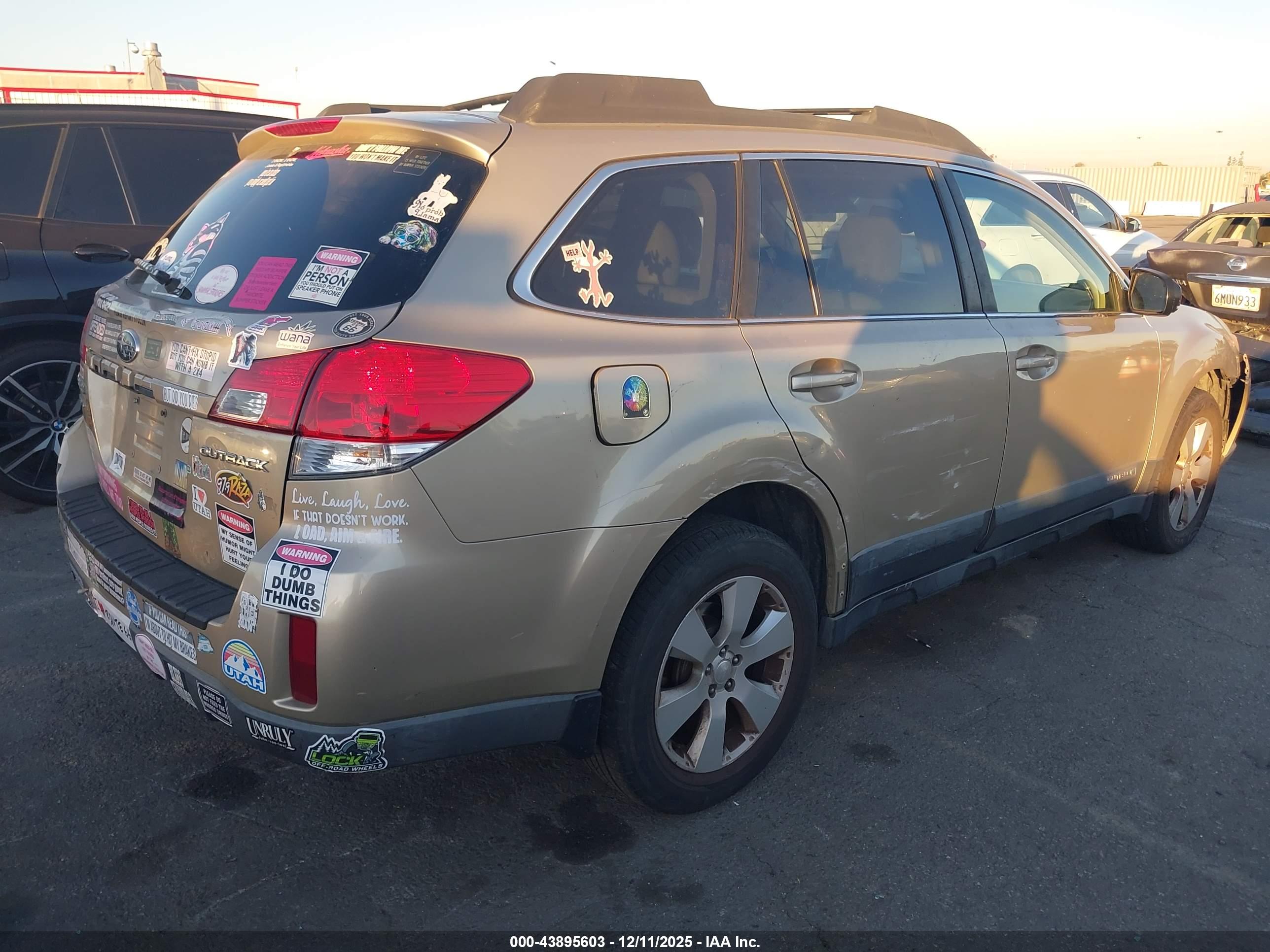 SUBARU OUTBACK image 4