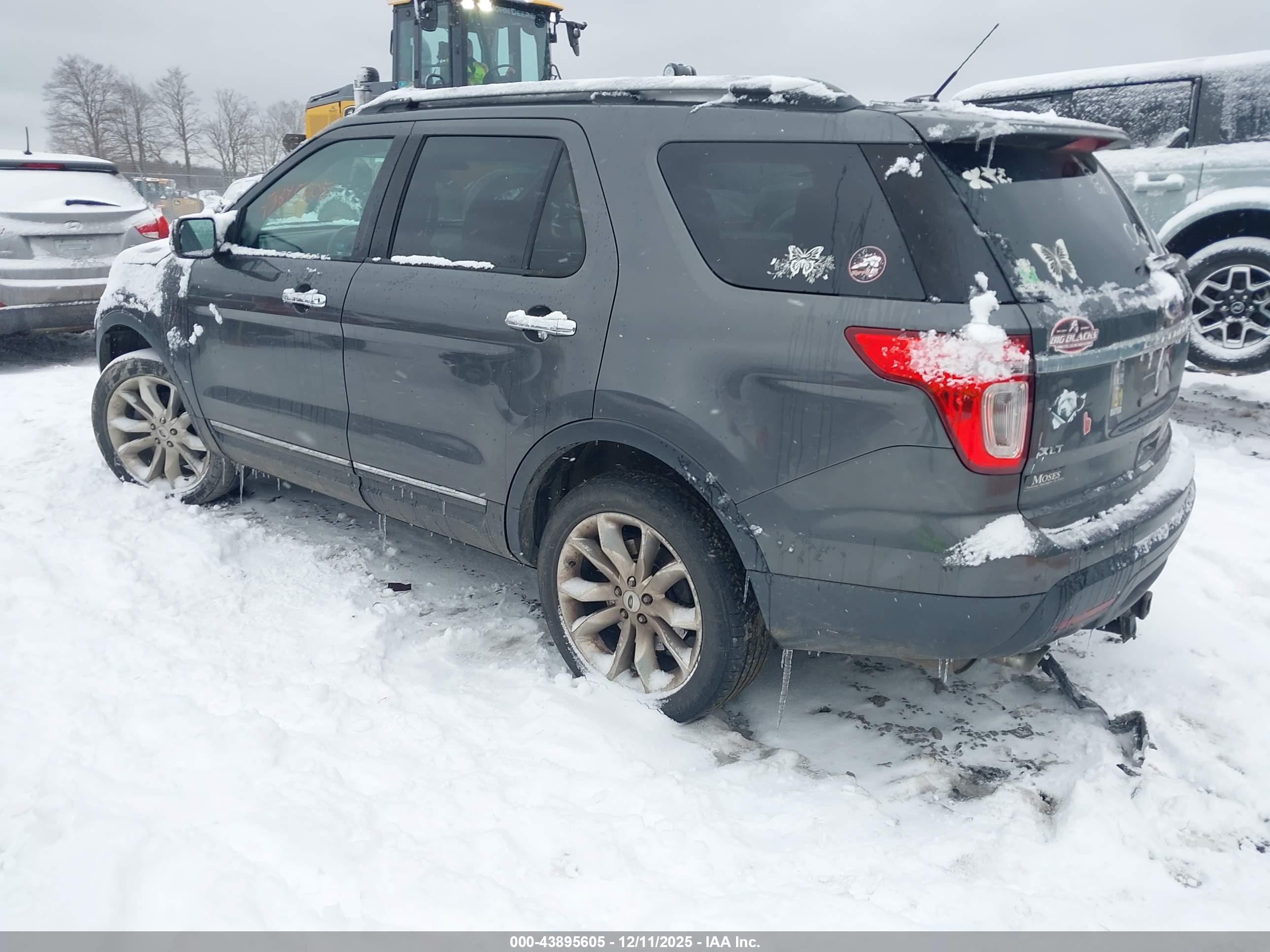 FORD EXPLORER image 3