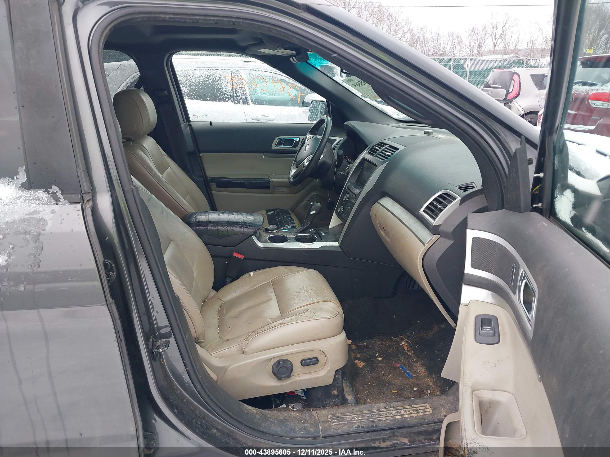 FORD EXPLORER image 5