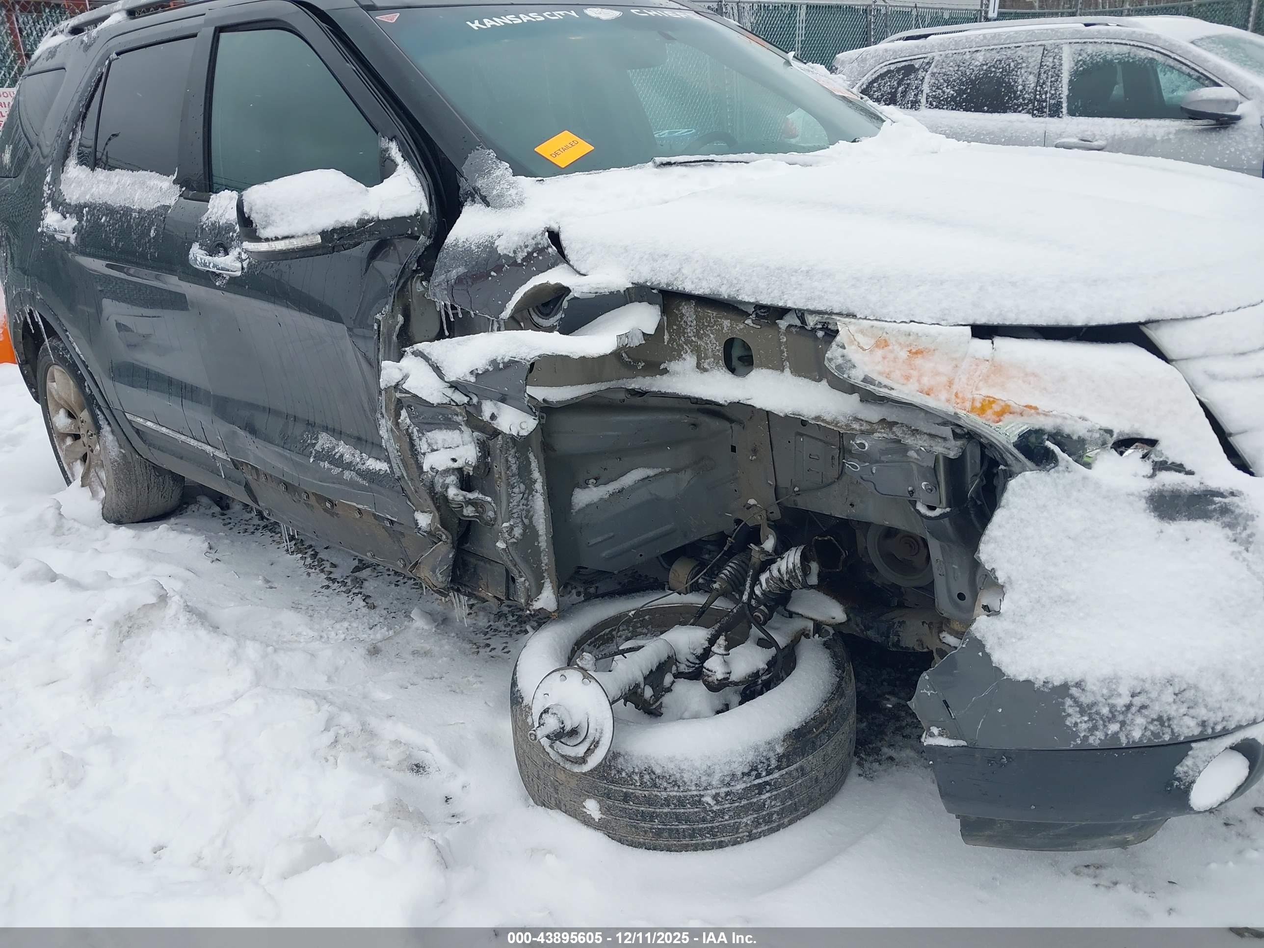 FORD EXPLORER image 6