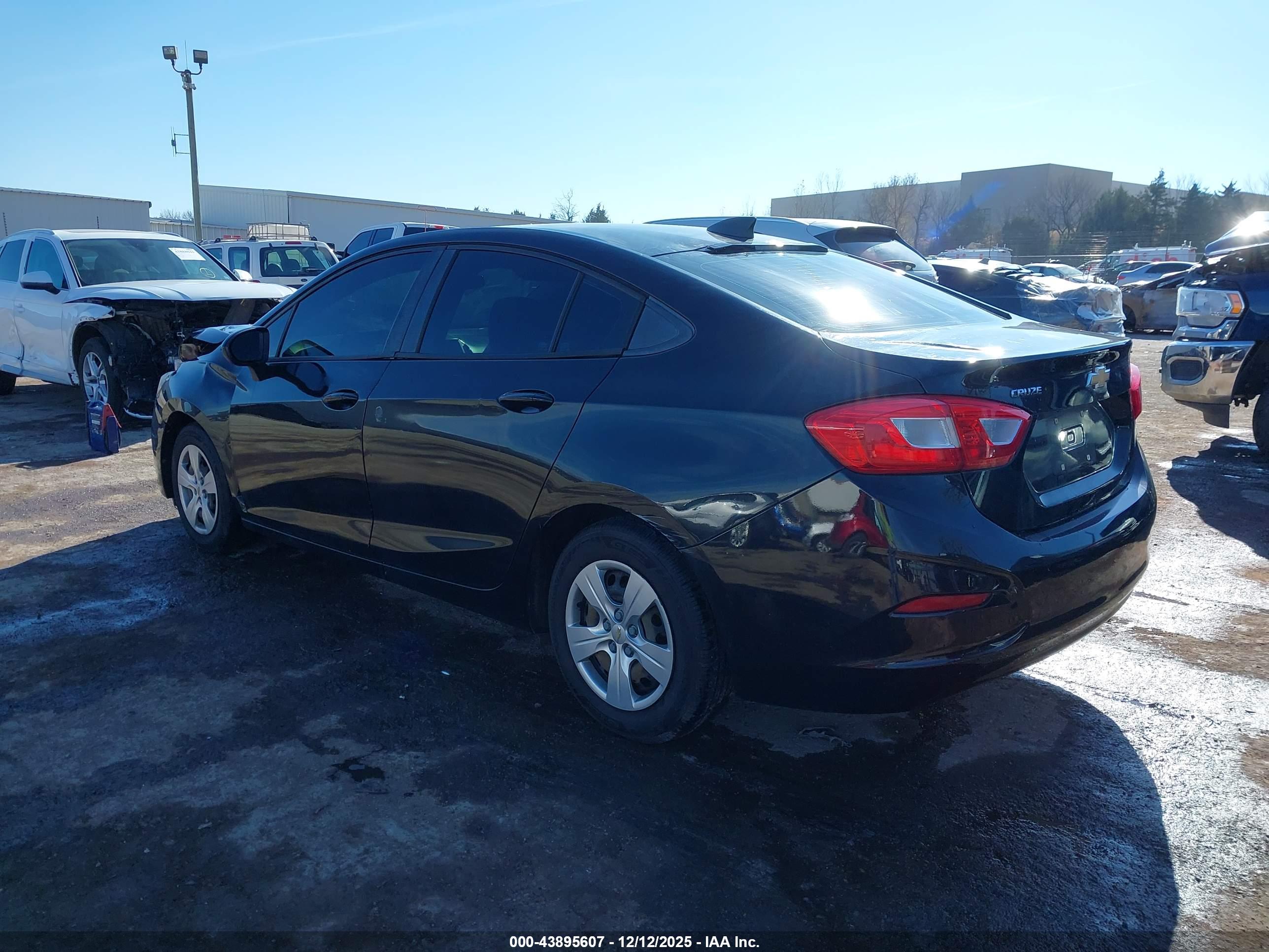 CHEVROLET CRUZE image 3