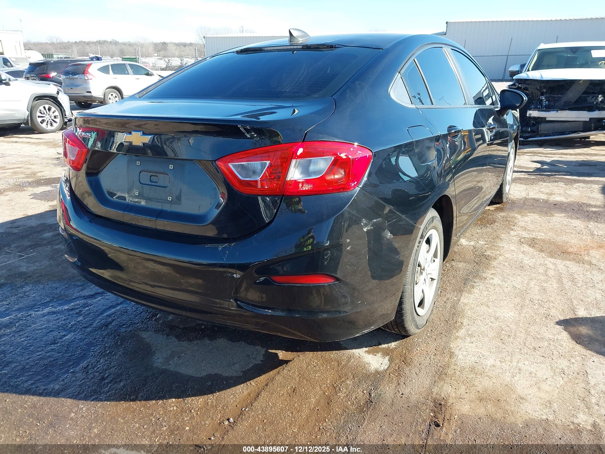 CHEVROLET CRUZE image 4