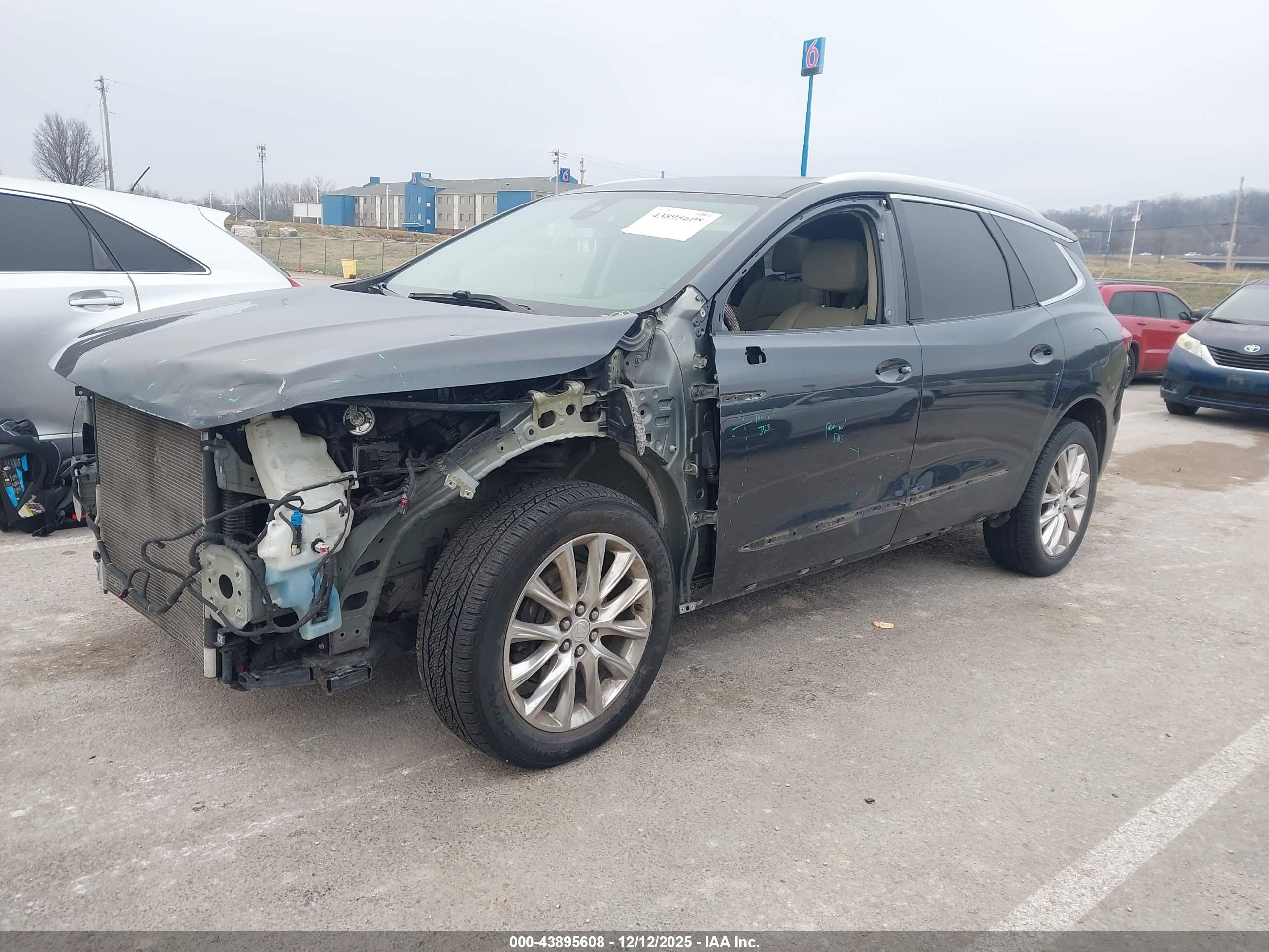 BUICK ENCLAVE image 2
