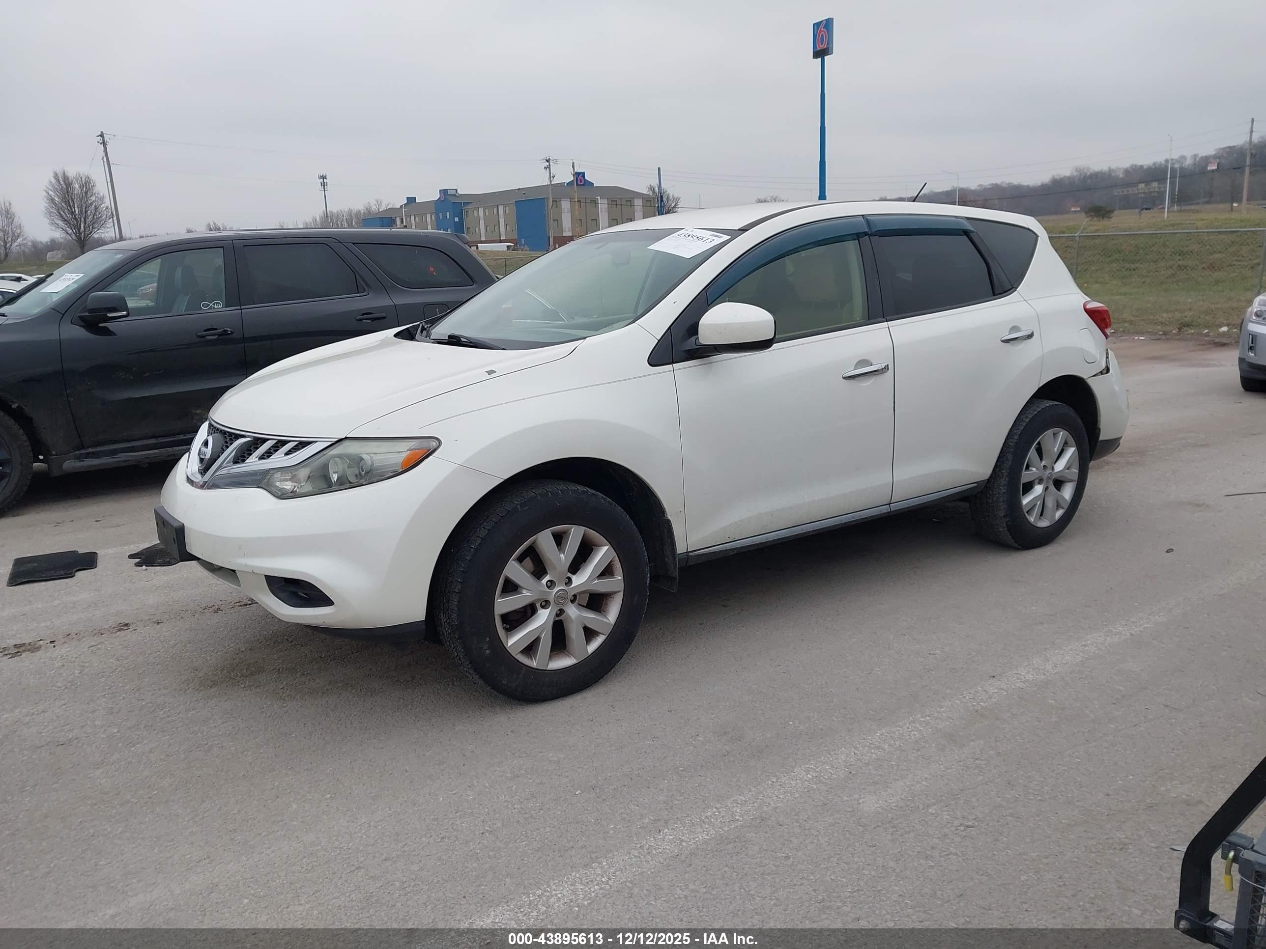 NISSAN MURANO image 2