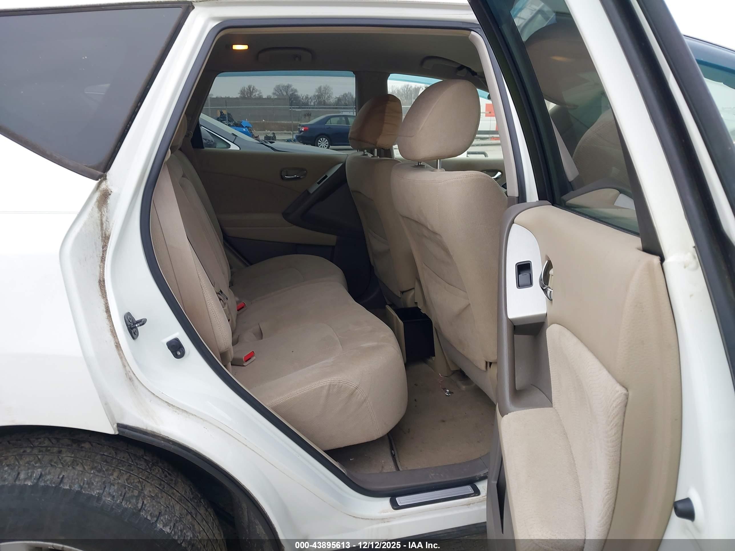 NISSAN MURANO image 8