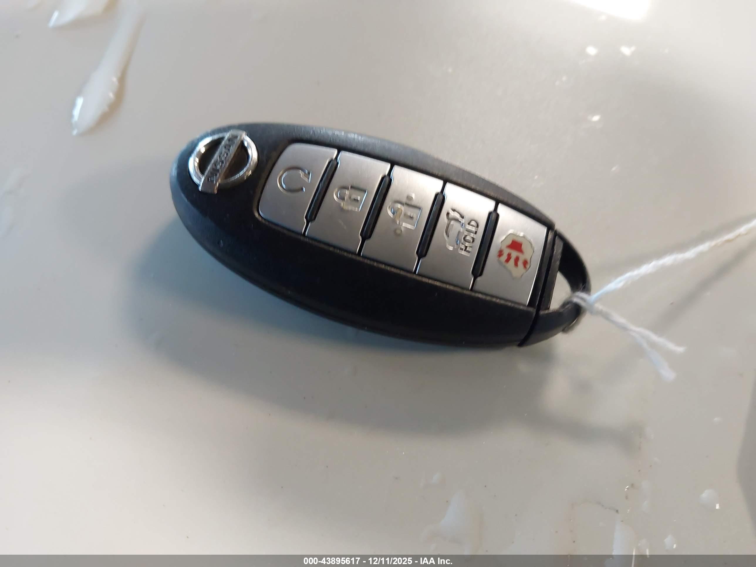 NISSAN ROGUE image 11