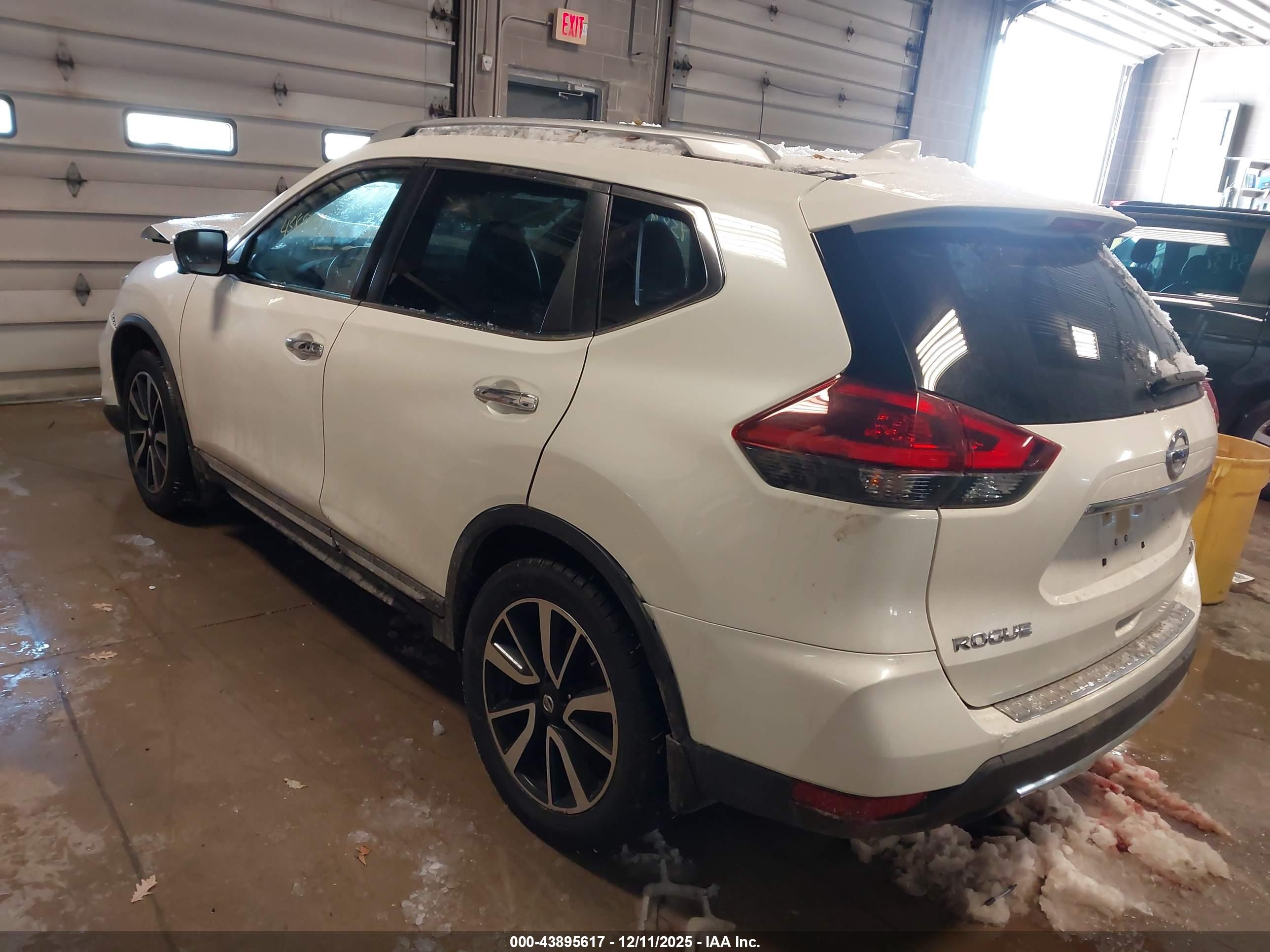 NISSAN ROGUE image 3