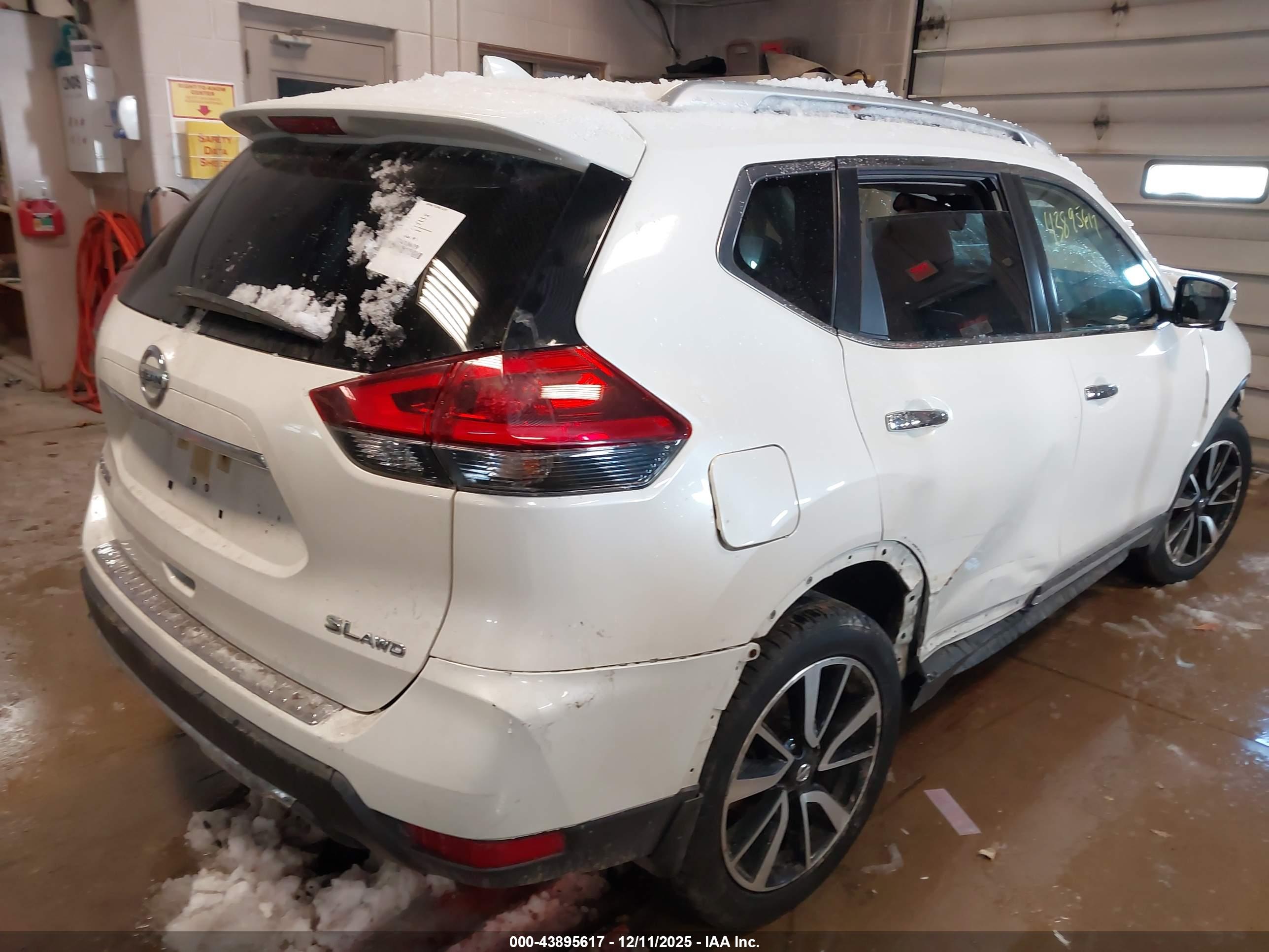 NISSAN ROGUE image 4