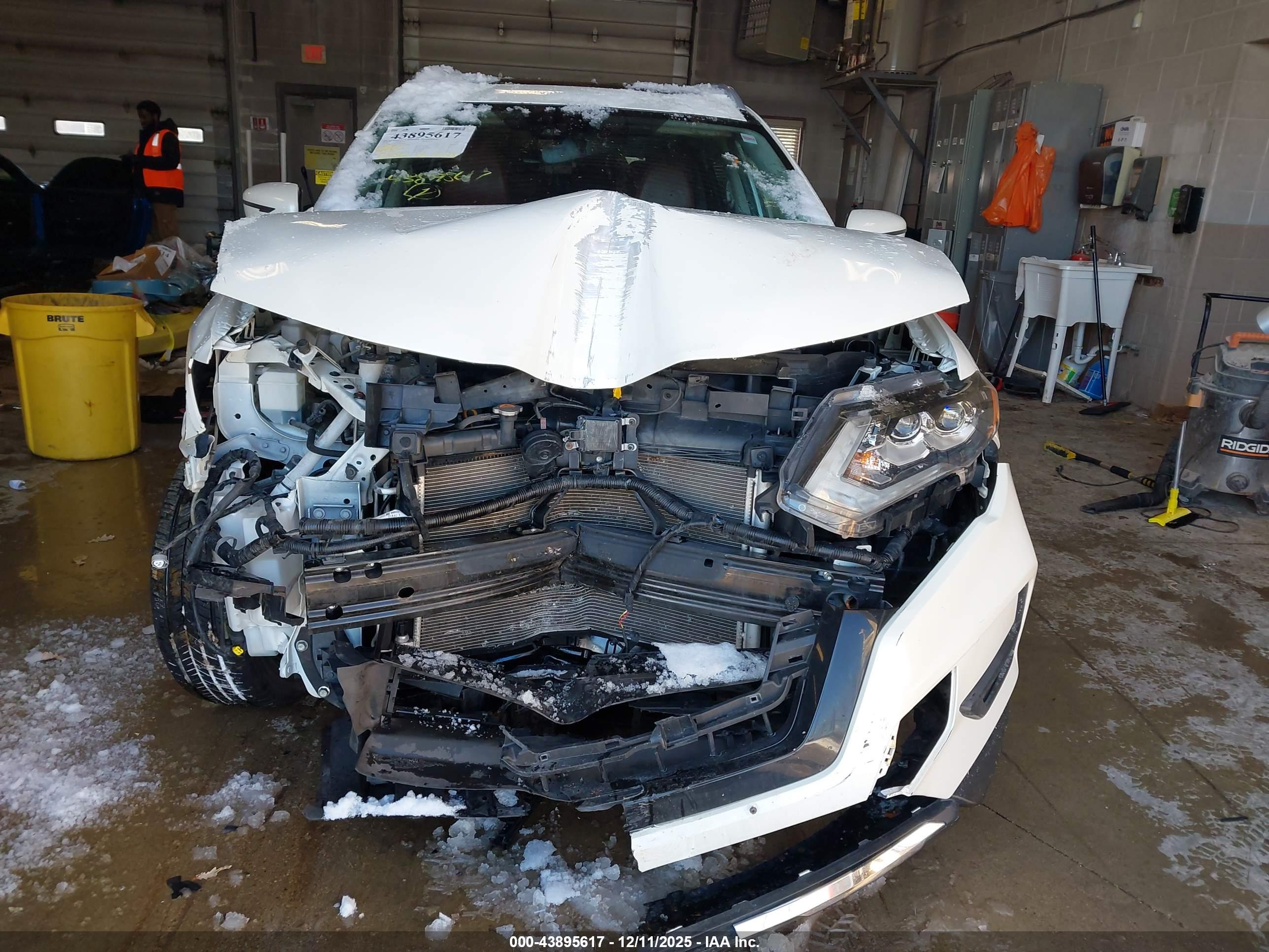 NISSAN ROGUE image 6